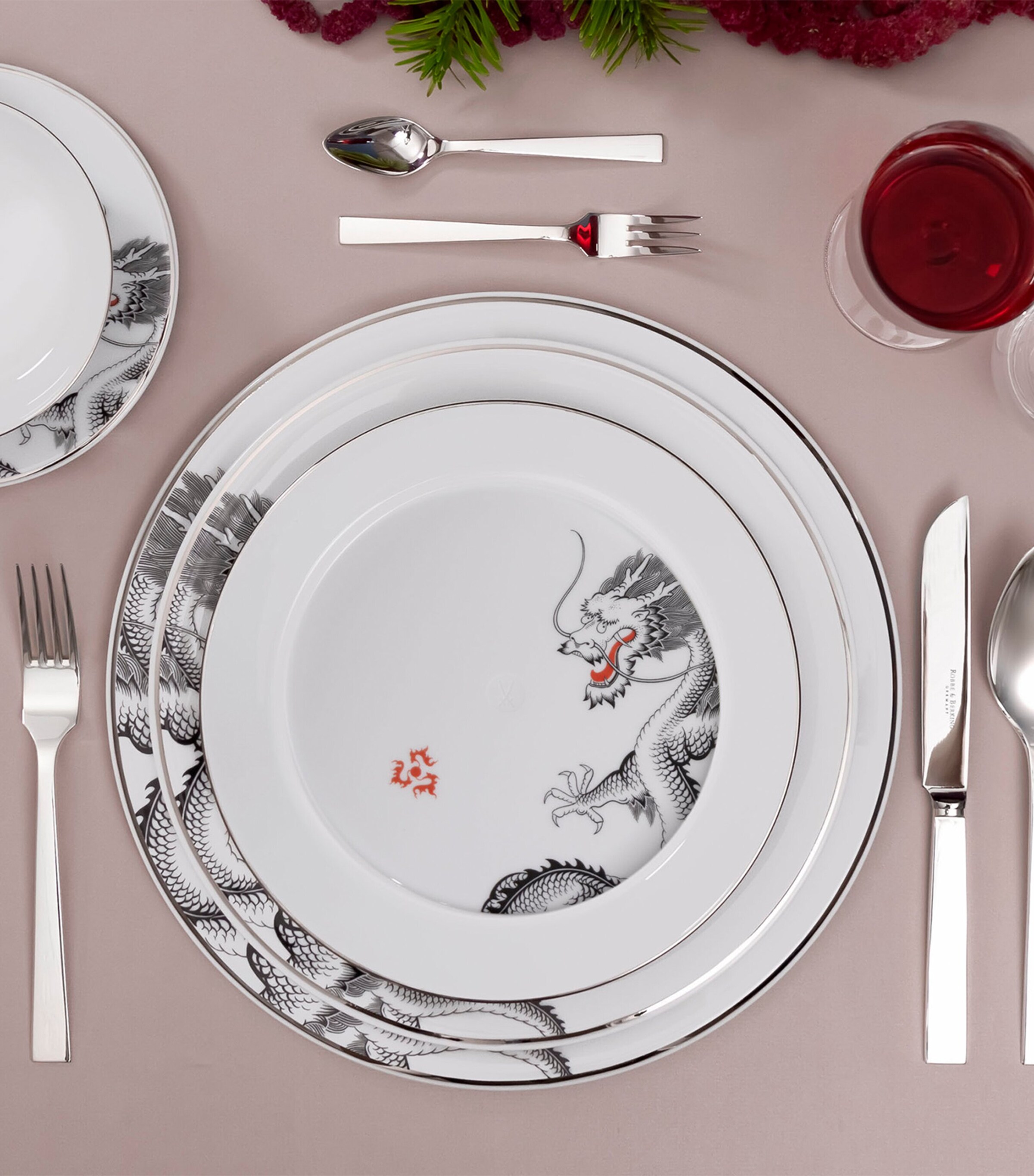 Meissen Porcelain-Platinum Lucky Dragon Dinner Plate (29cm) Platinum Image 4