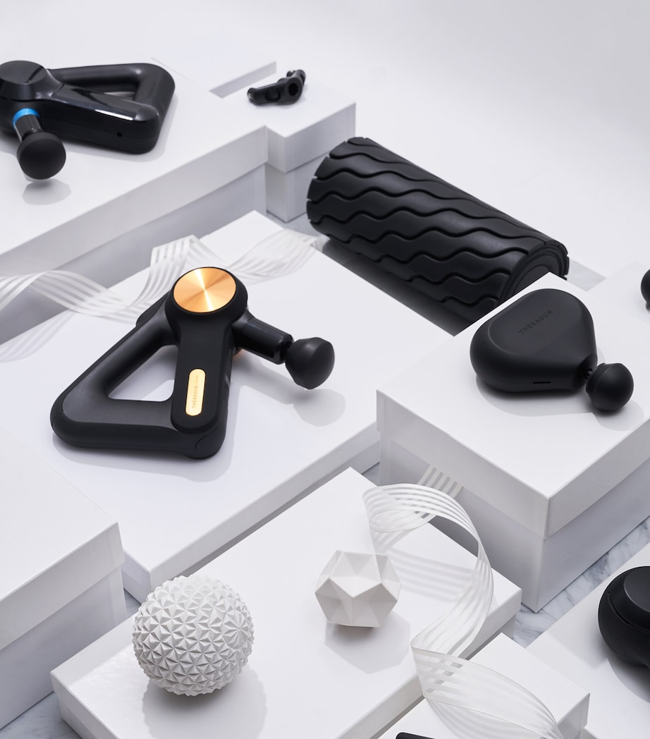 Theragun 24K Gold PRO BLACK Image 3