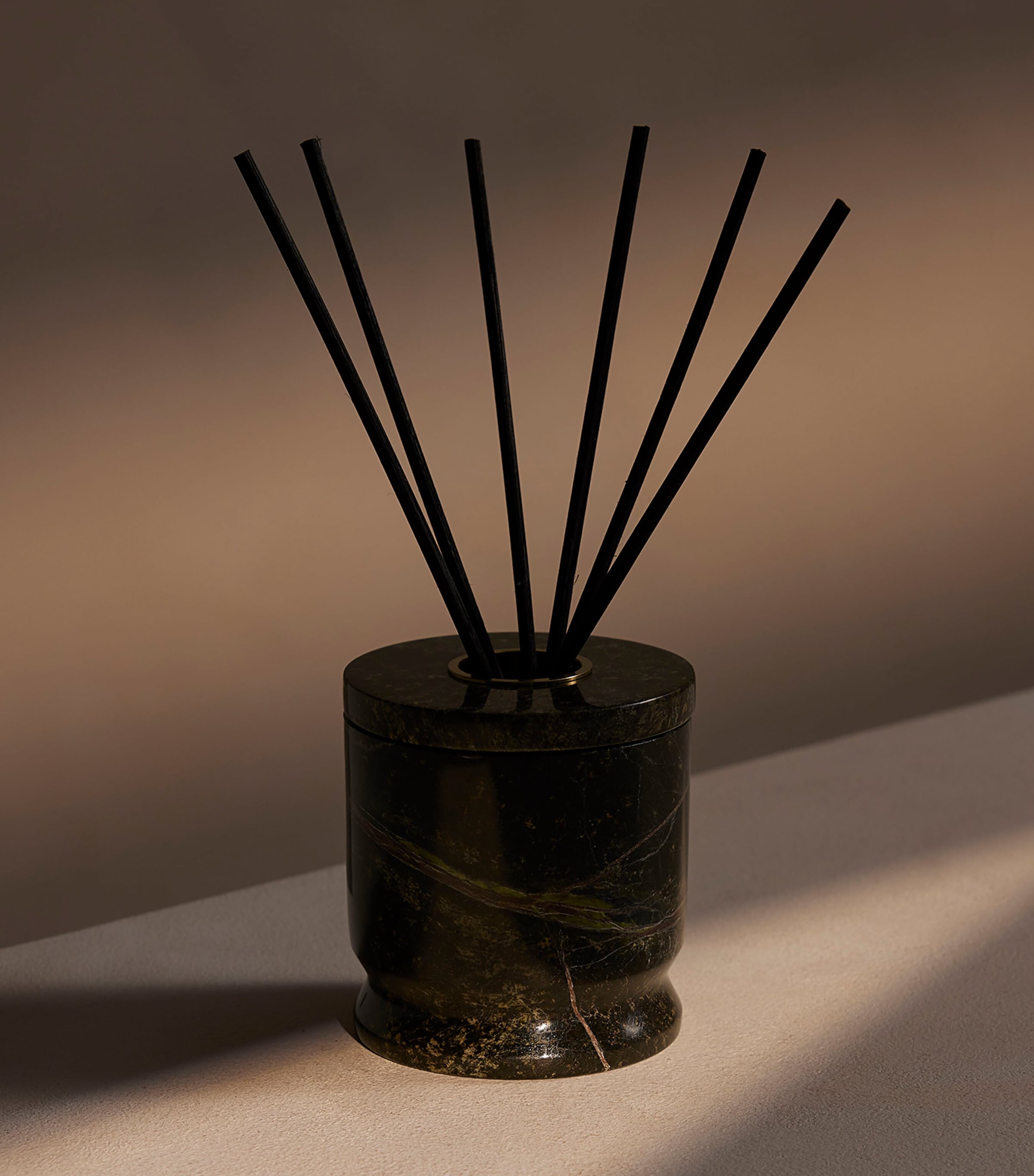 Leather & Oud Diffuser (150ml) NO COLOUR Image 3