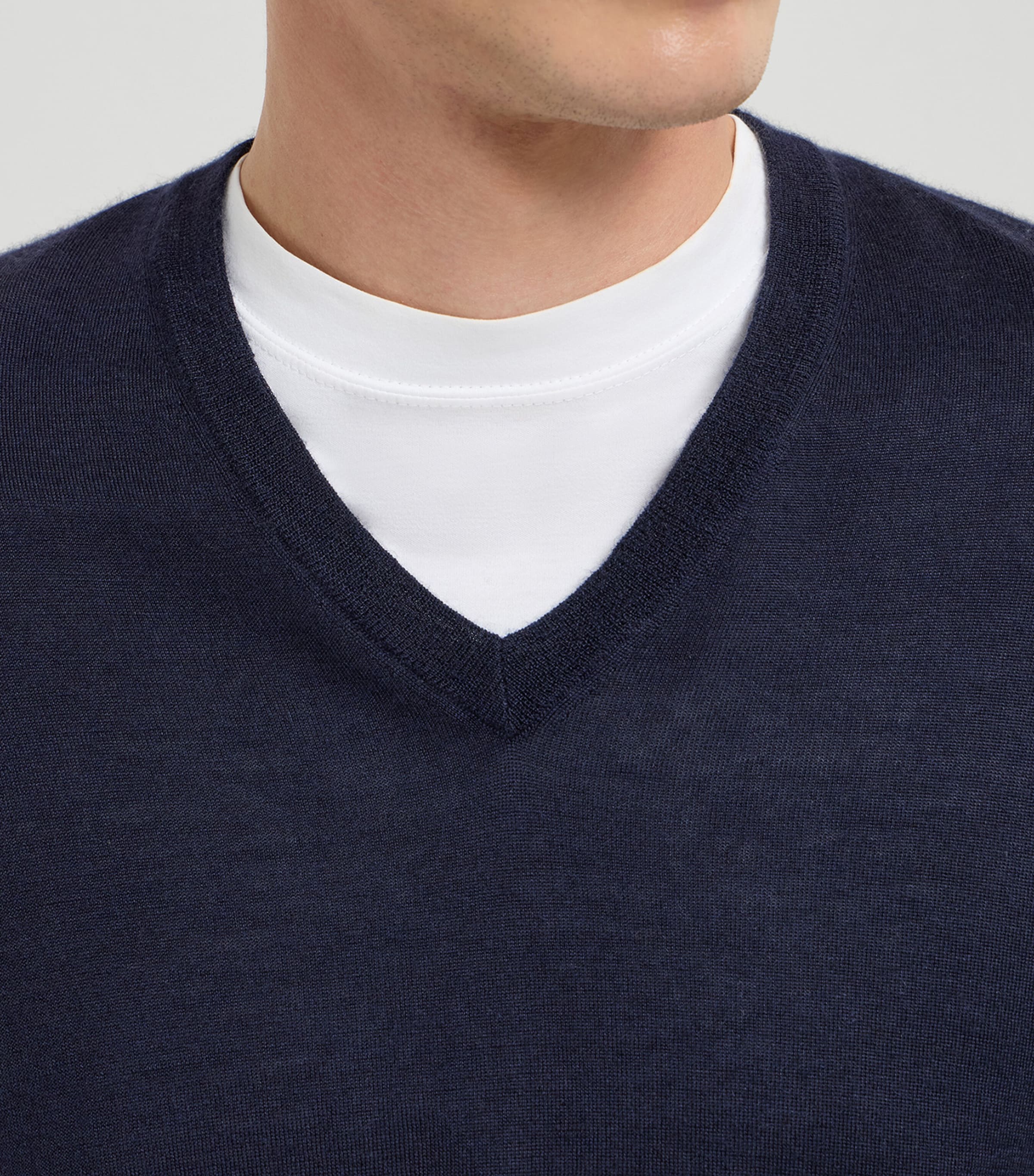 Brunello Cucinelli Mens Cashmere-Silk V-Neck Sweater Image 6