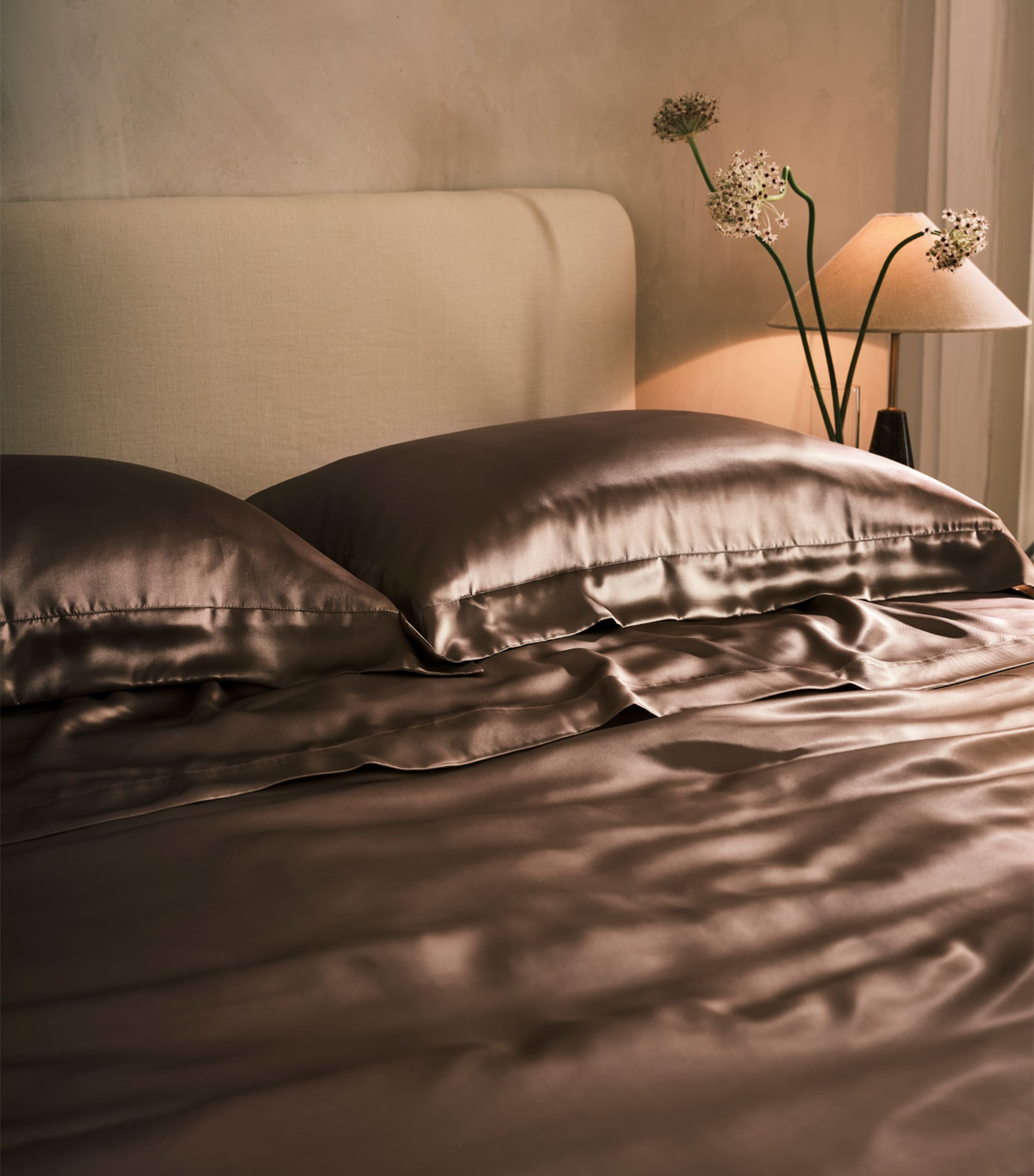 Silk Mocha Super King Fitted Sheet (180cm x 200cm) MOCHA Image 3