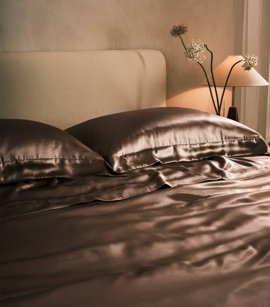 Silk Mocha Super King Fitted Sheet (180cm x 200cm) MOCHA Image 3