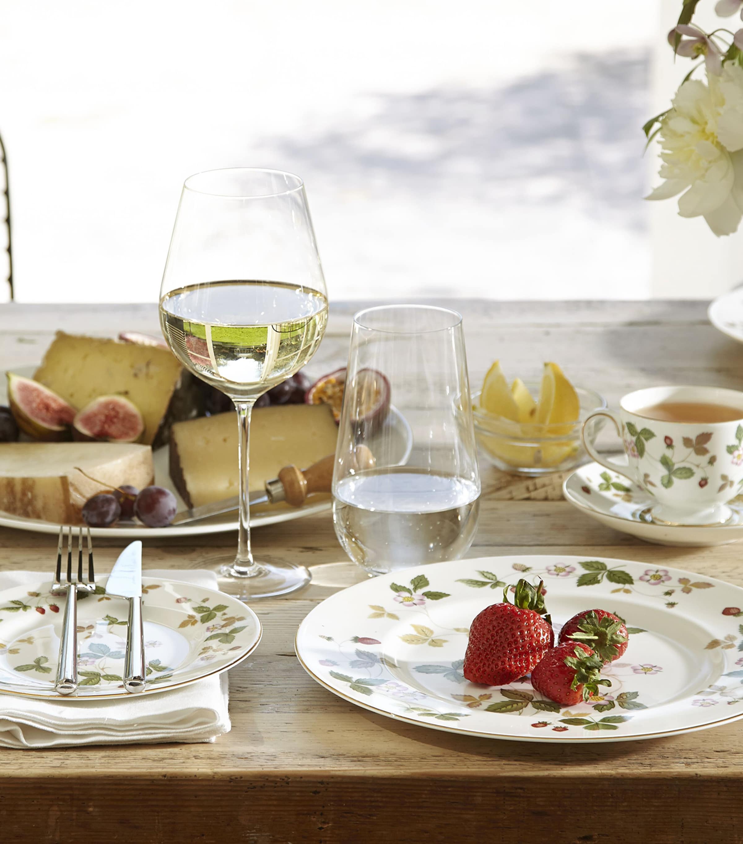 Wedgwood Wild Strawberry Plate (15cm) Image 3