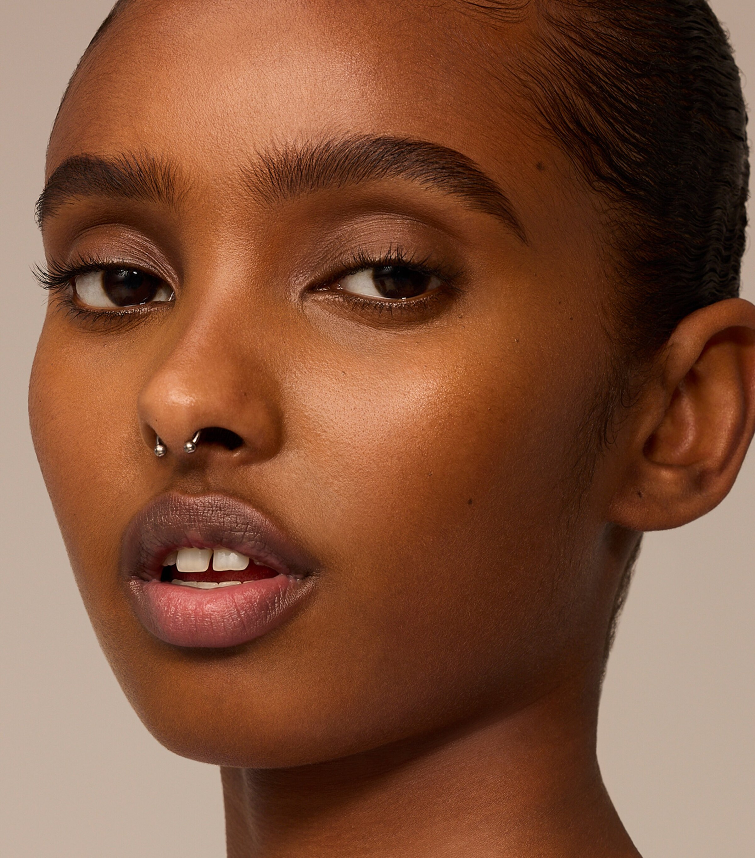 Vieve Modern Brow Definer Dark Brown Image 2