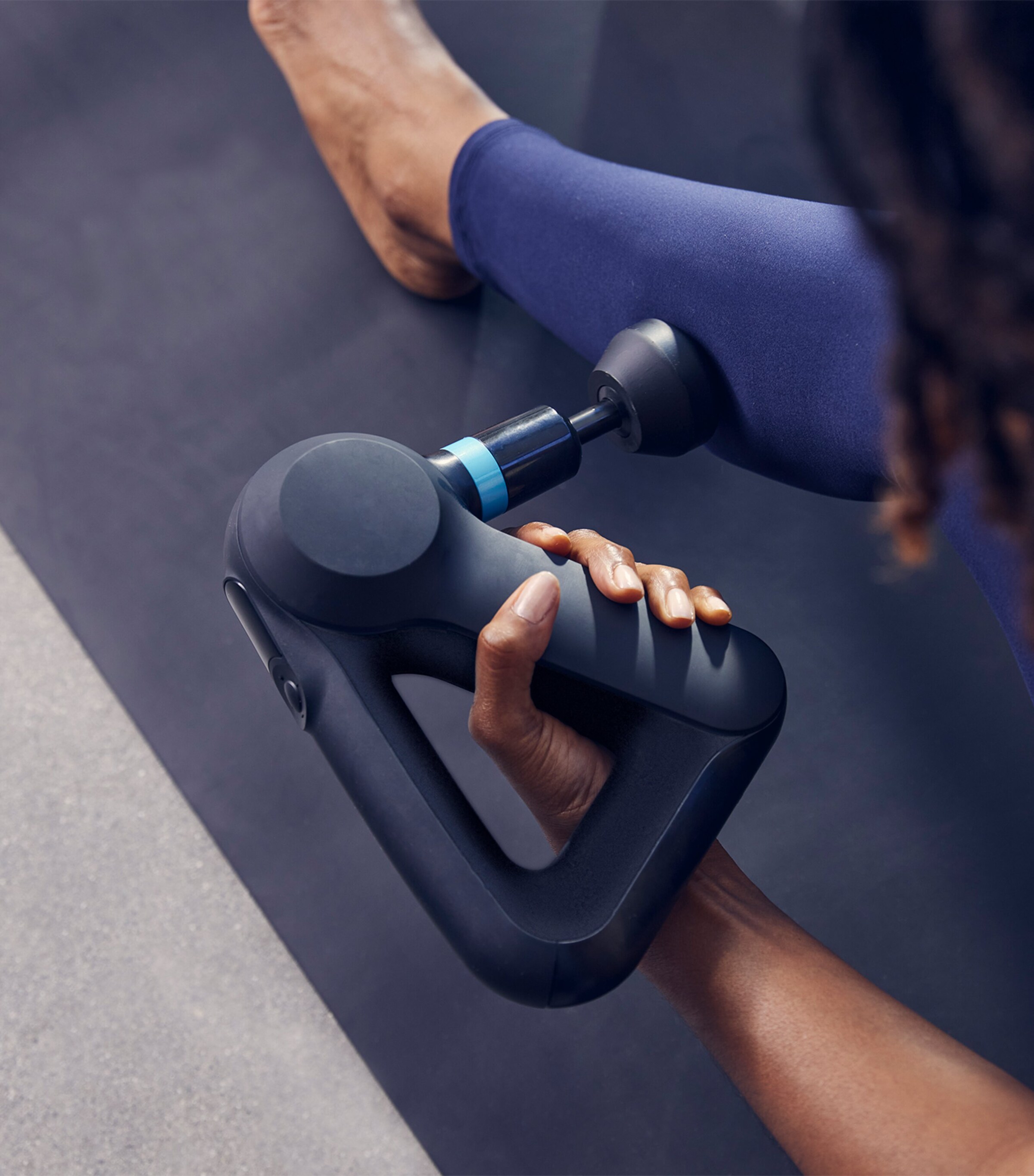 THERABODY Theragun Elite 5th Generation Black Image 4