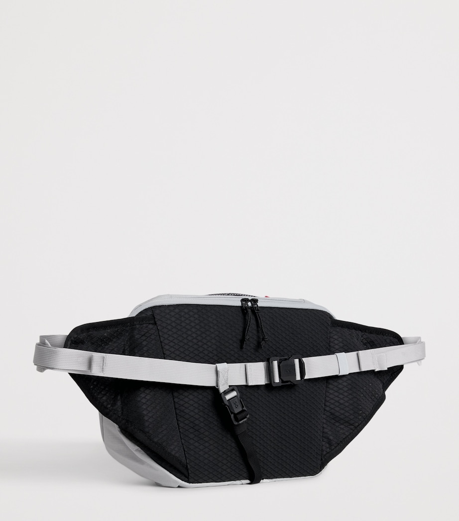 On Sling Pack Cross-Body Bag Glacier | Black Image 3