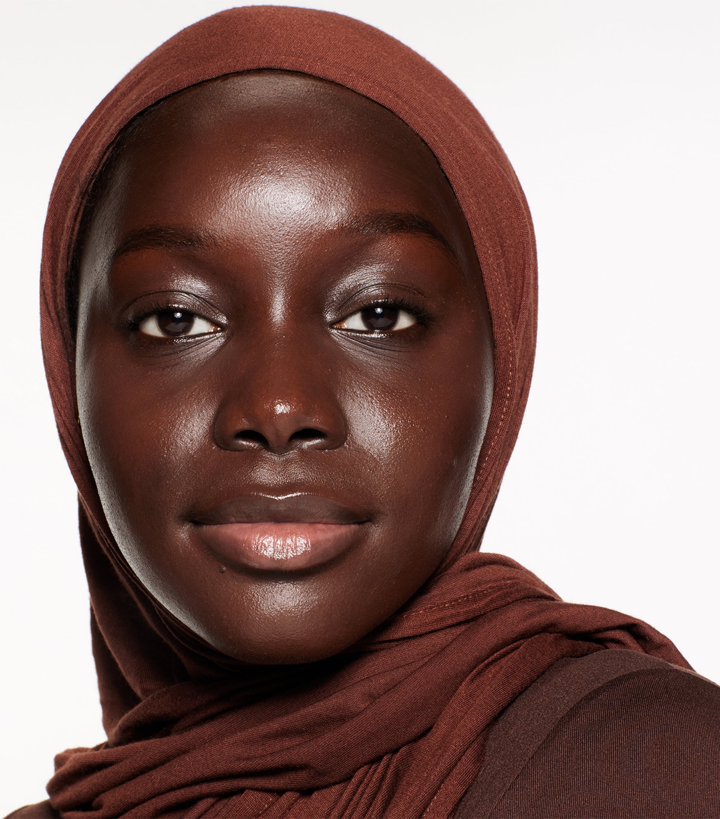 Revitalessence Skin Glow Foundation SPF 30 560 OBSIDIAN Image 3