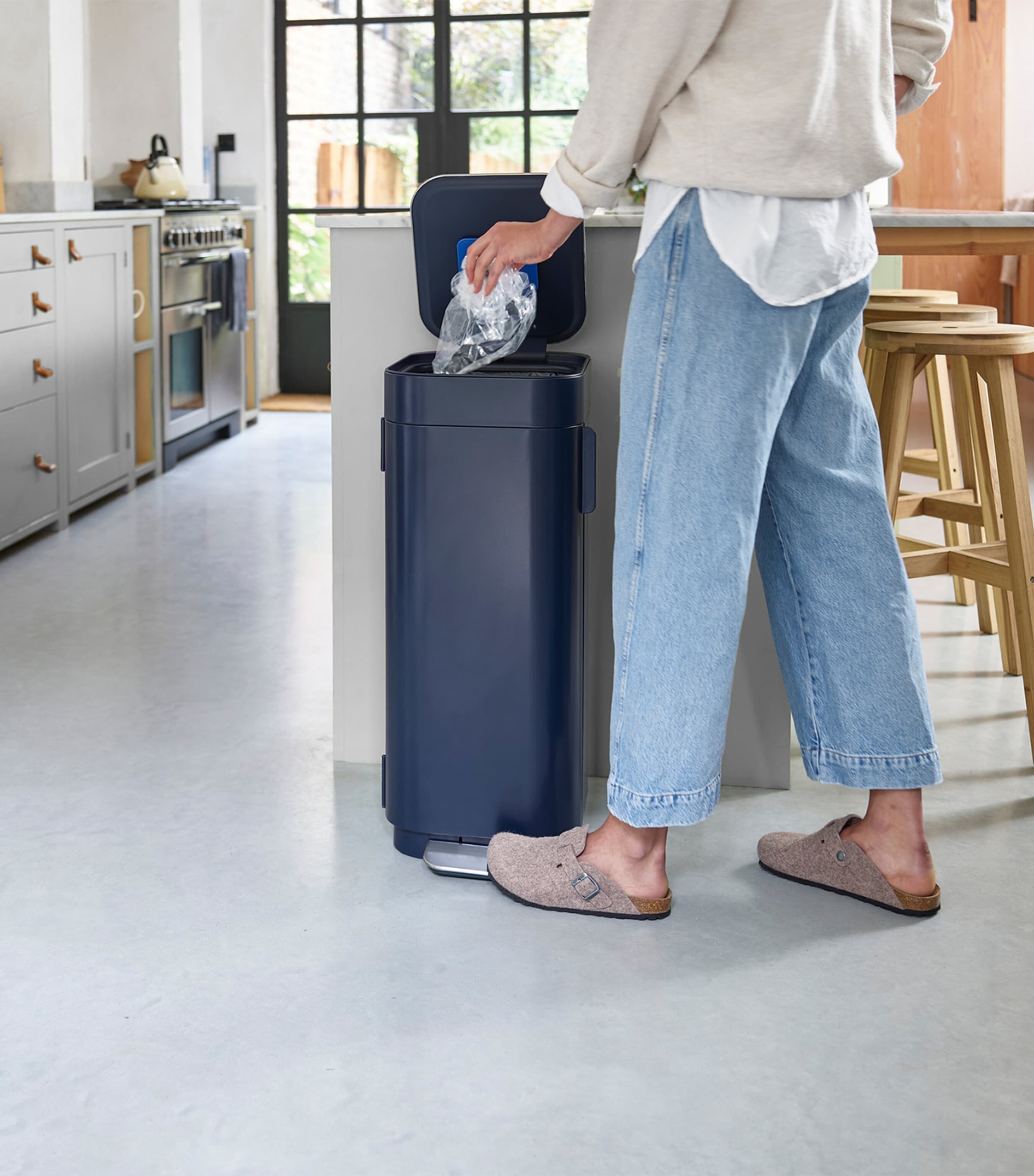 Porta Easy-Empty Pedal Bin (40L) MIDNIGHT BLUE Image 2