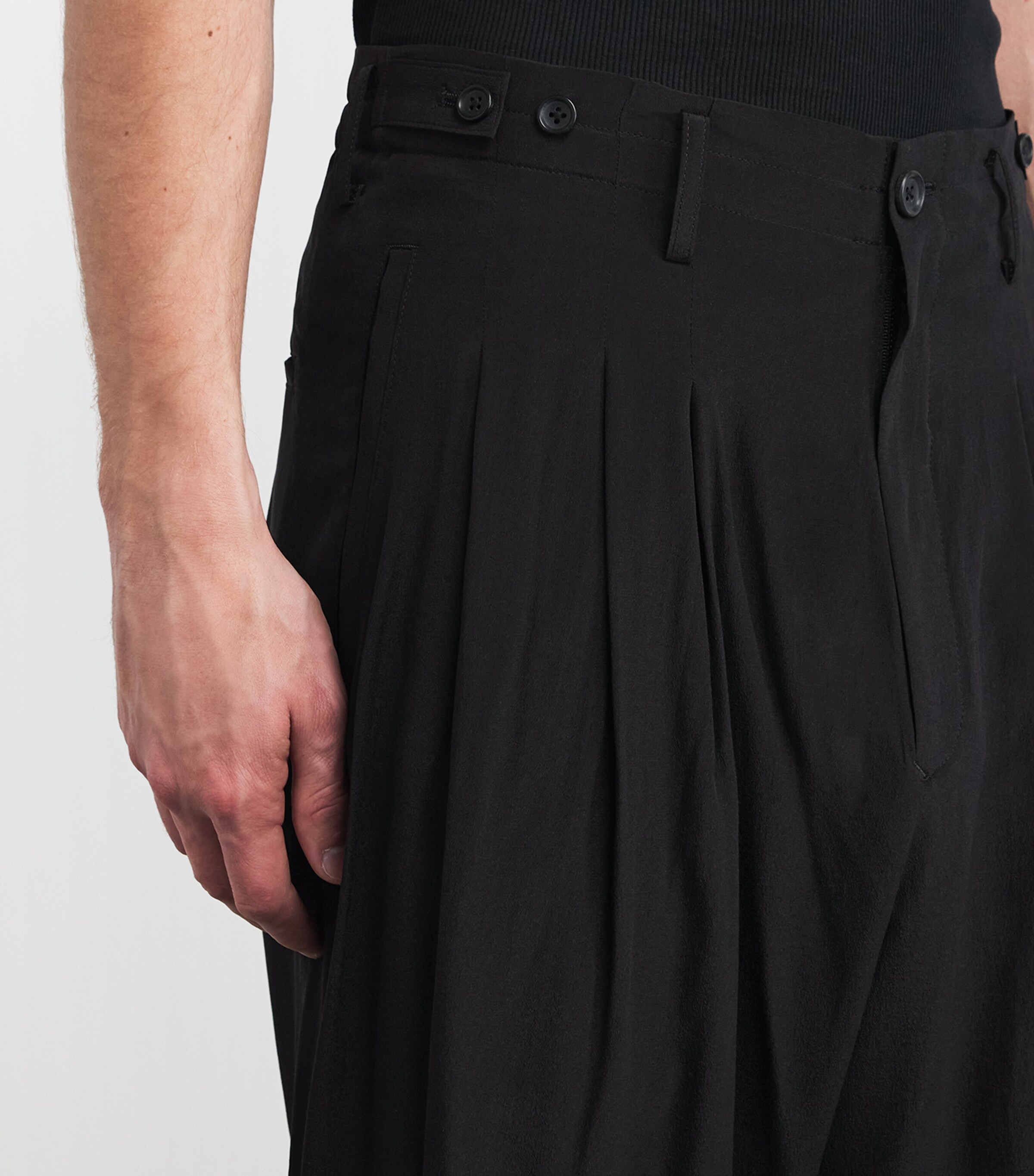 Yohji Yamamoto Mens Silk Floral Print Pleated Trousers Black Image 4
