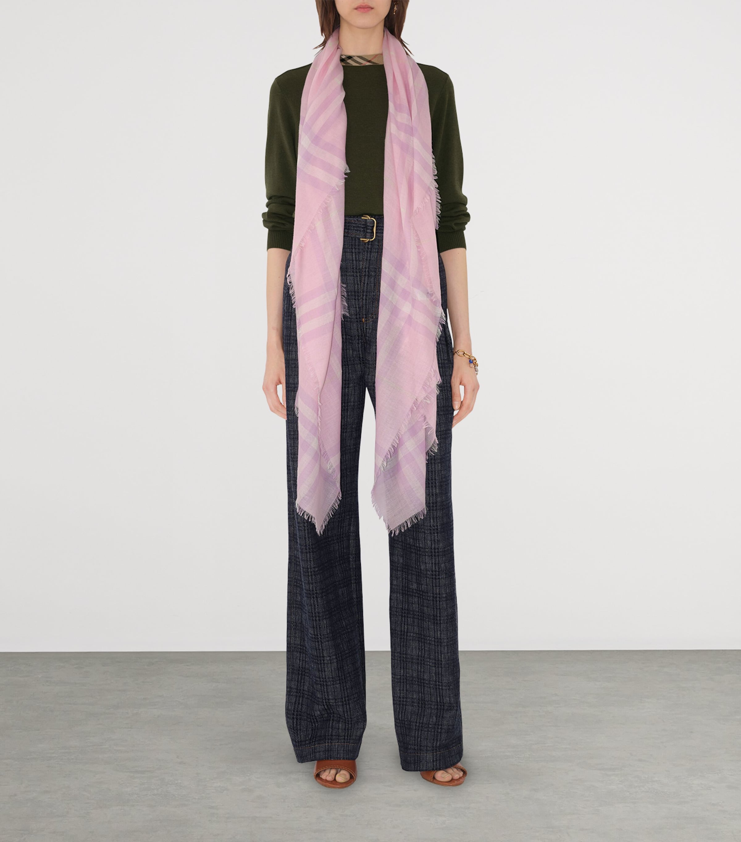 Wool Wide Check Scarf FONDANT PINK Image 3