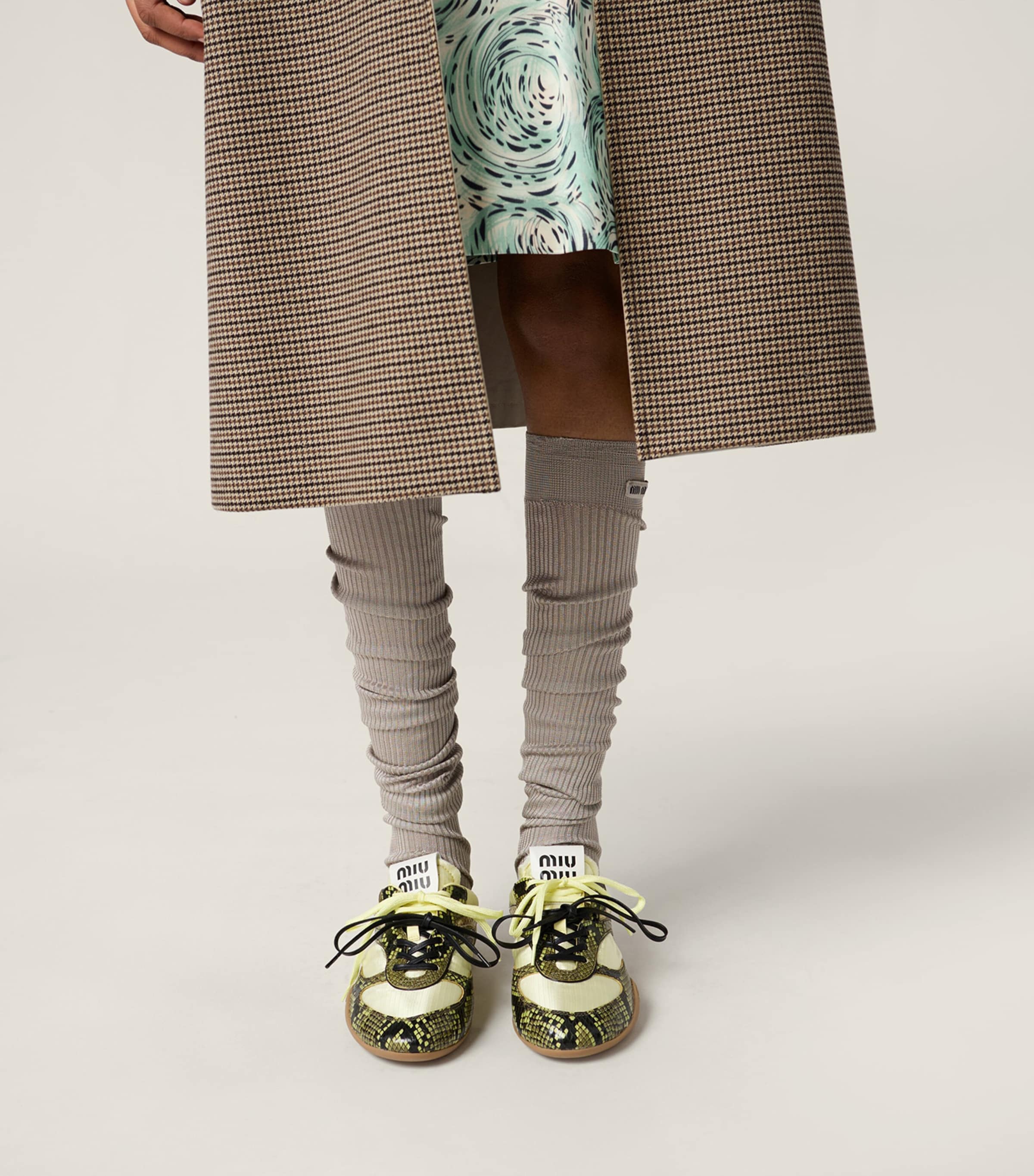 Gymnasium Sneakers F084U Image 5