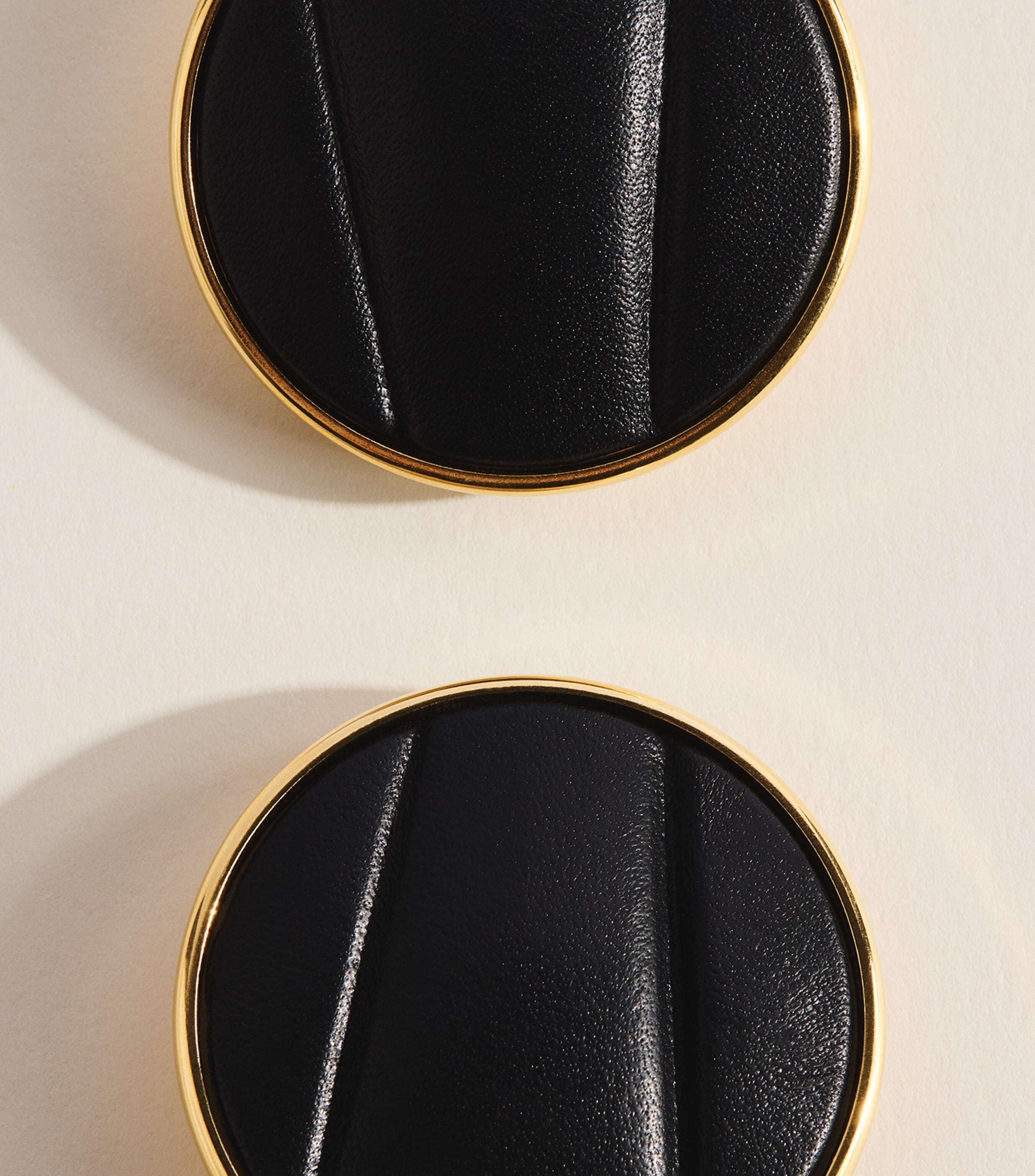 Chloé Leather Pleats Clip-On Earrings Black Image 4