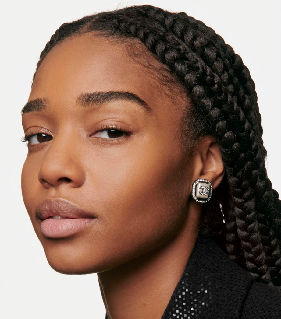 ULTRA LE TEINT VELVET Blurring Smooth-Effect Foundation (30ml) BD91 Image 3