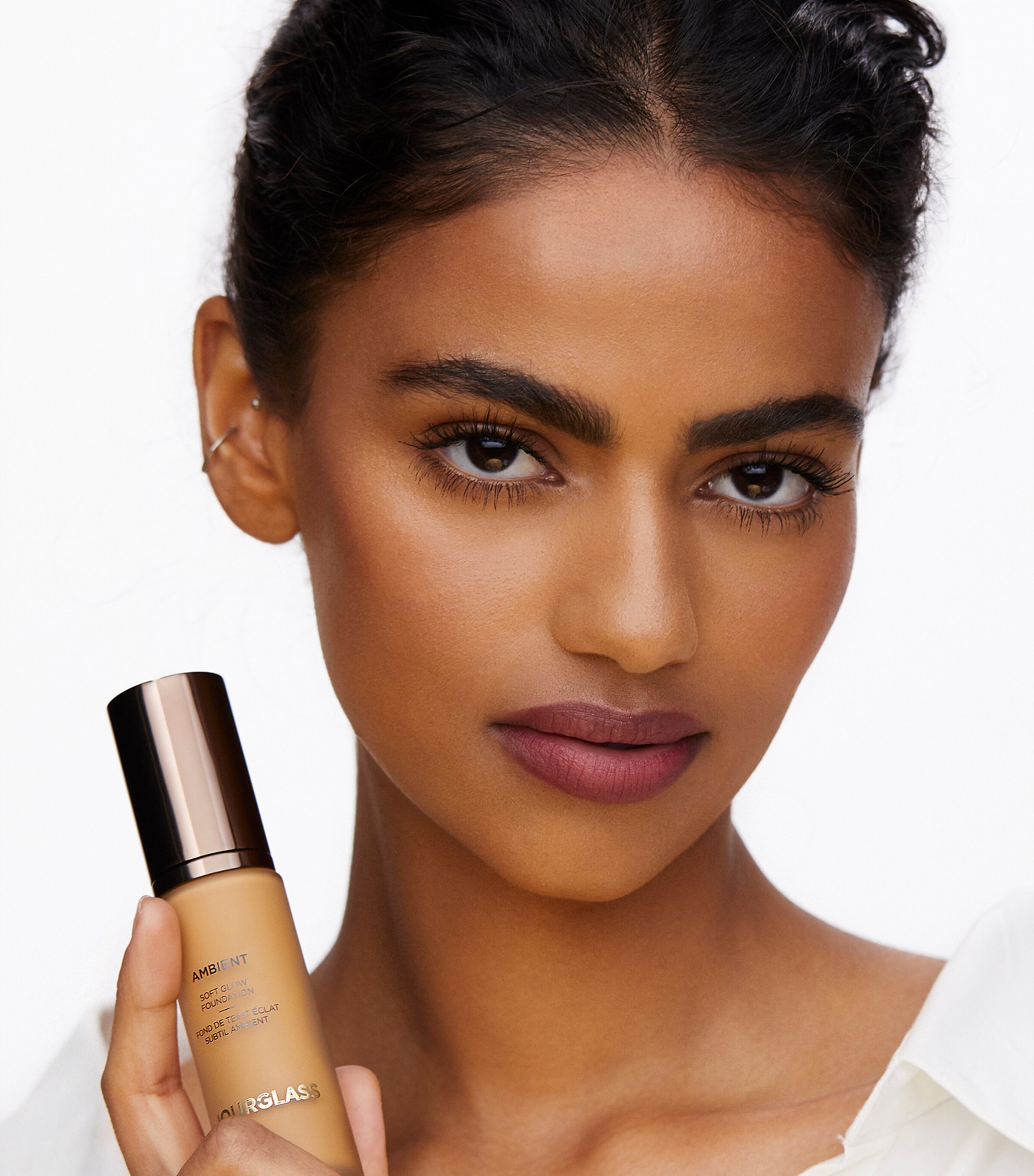 Ambient Soft Glow Foundation 13.5 Image 3