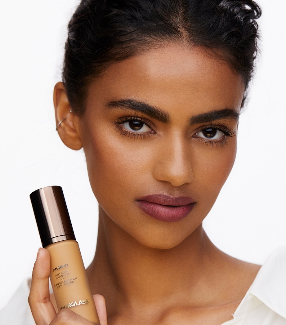 Ambient Soft Glow Foundation 13.5 Image 3