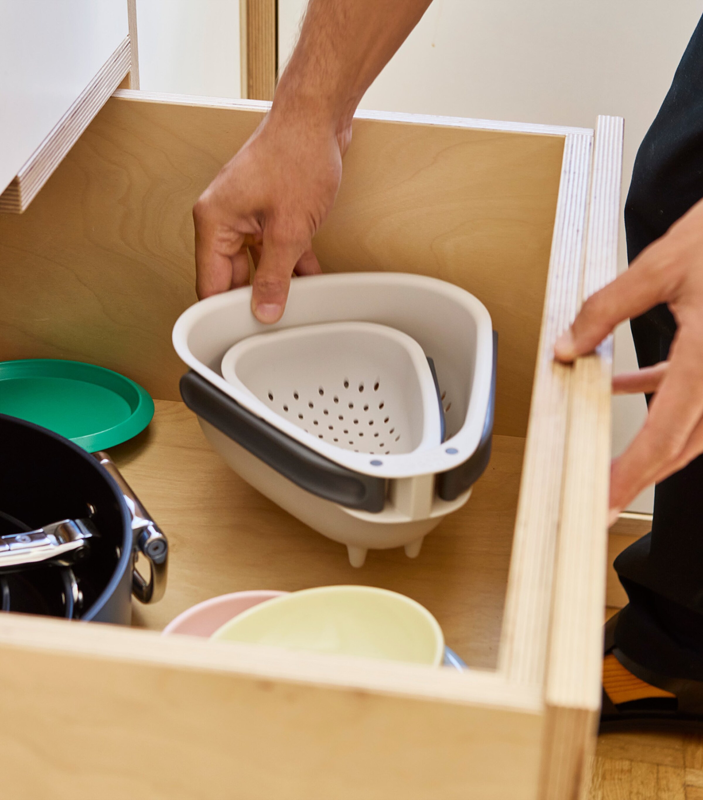 Mini Droplet Colander with Folding Handle STONE Image 5
