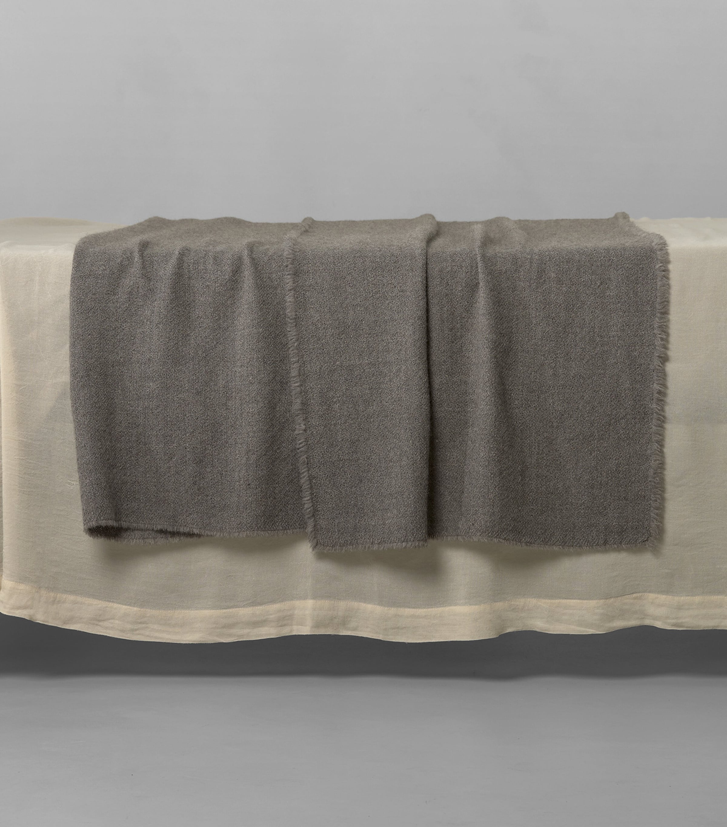 Society Limonta Alpaca Paka Throw (150cm x 200cm) Argento Image 1