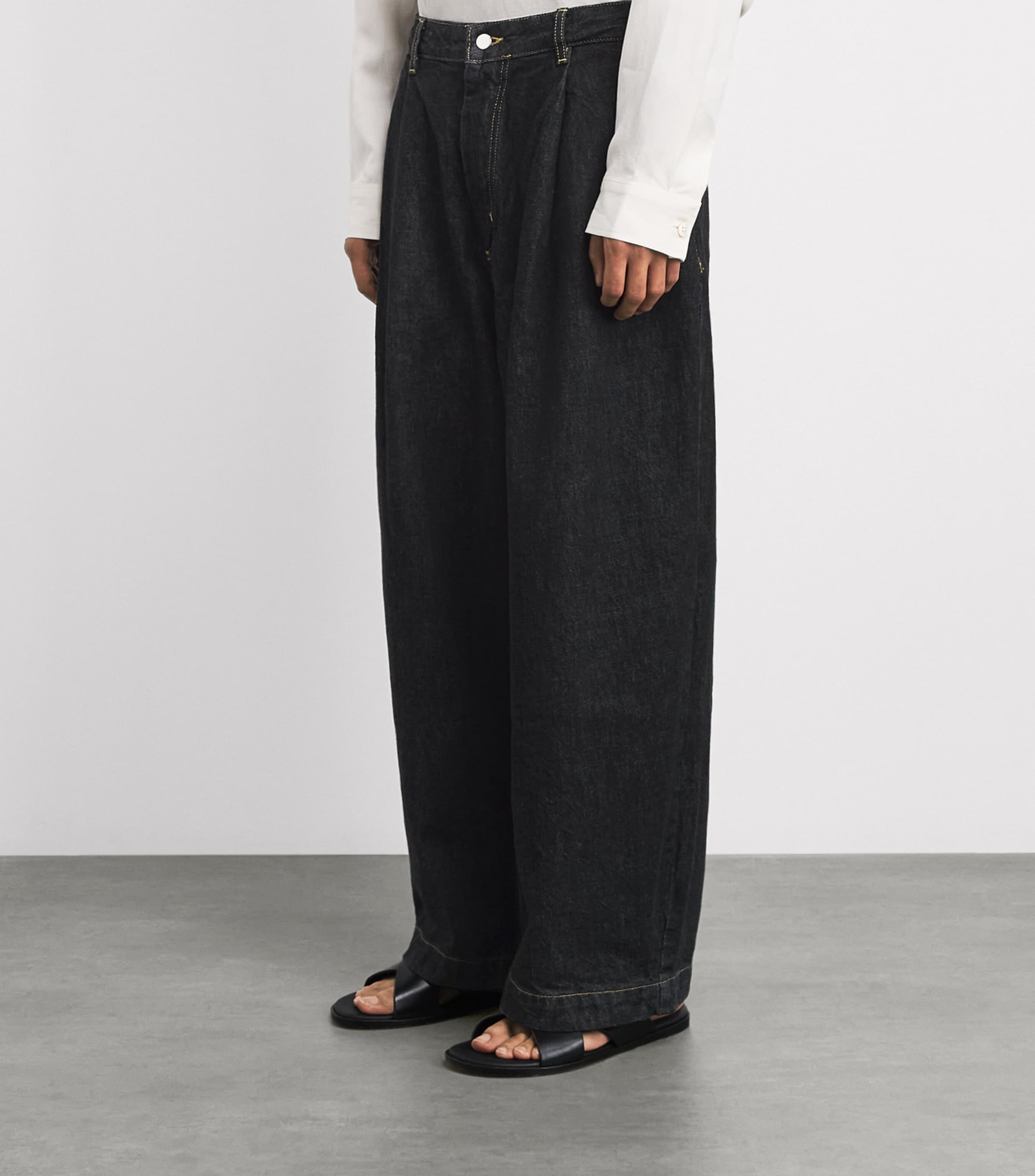 Studio Nicholson Mens Pleated Wide-Leg Jeans Black Image 4