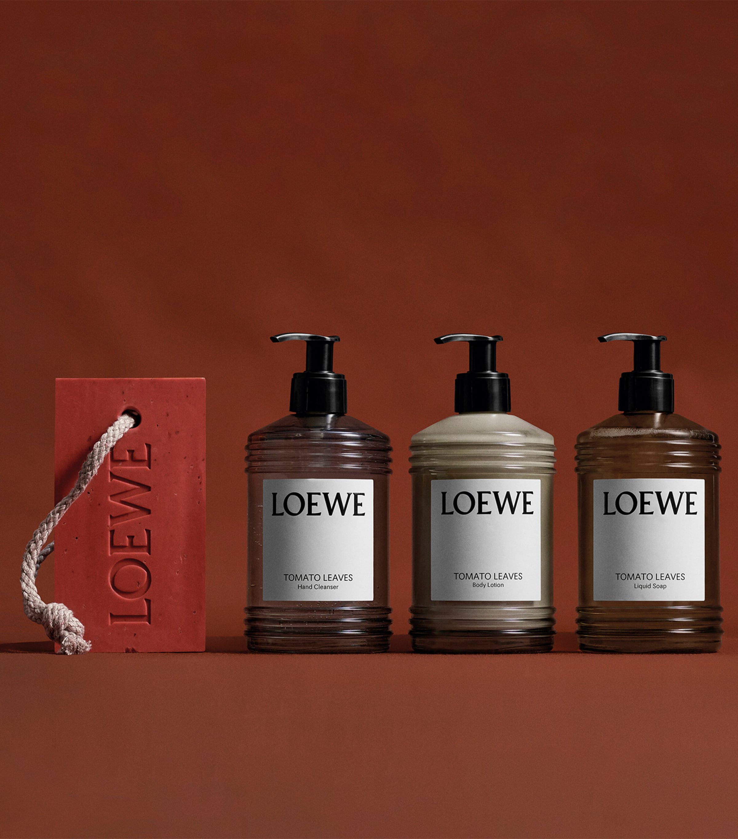 LOEWE Tomato Leaves Hand Cleanser (360ml) | Harrods US