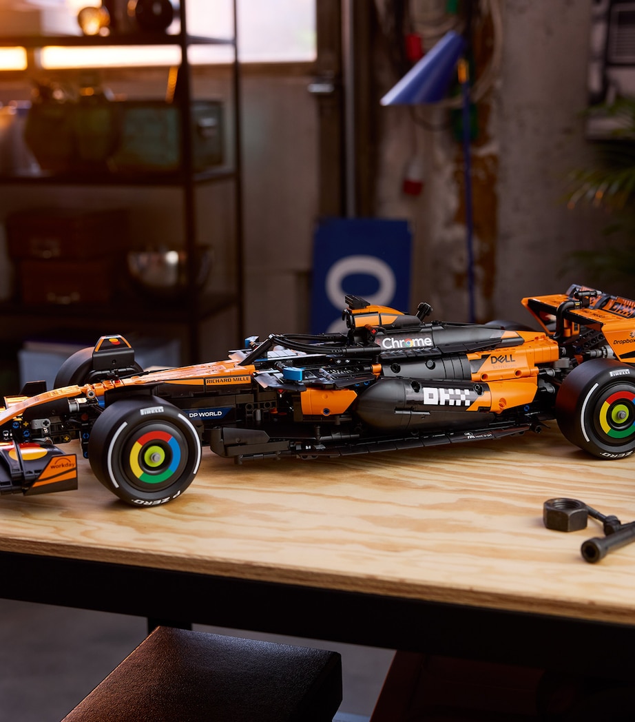Lego LEGO Technic McLaren MCL39 F1 Car 42228 Image 4