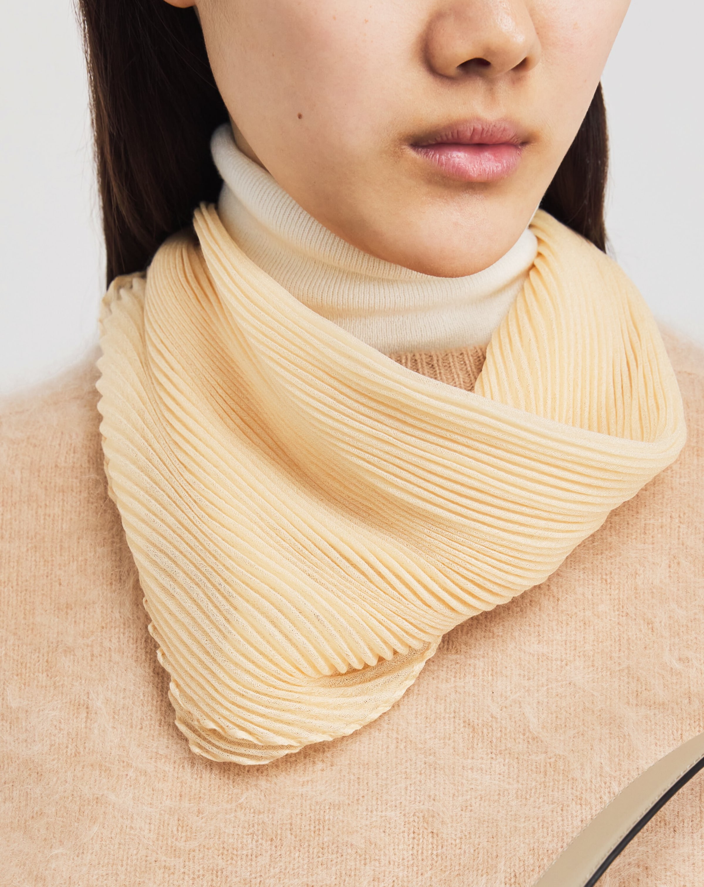 Cashmere-Silk Plissé Scarf 2100 PALE YELLOW Image 2