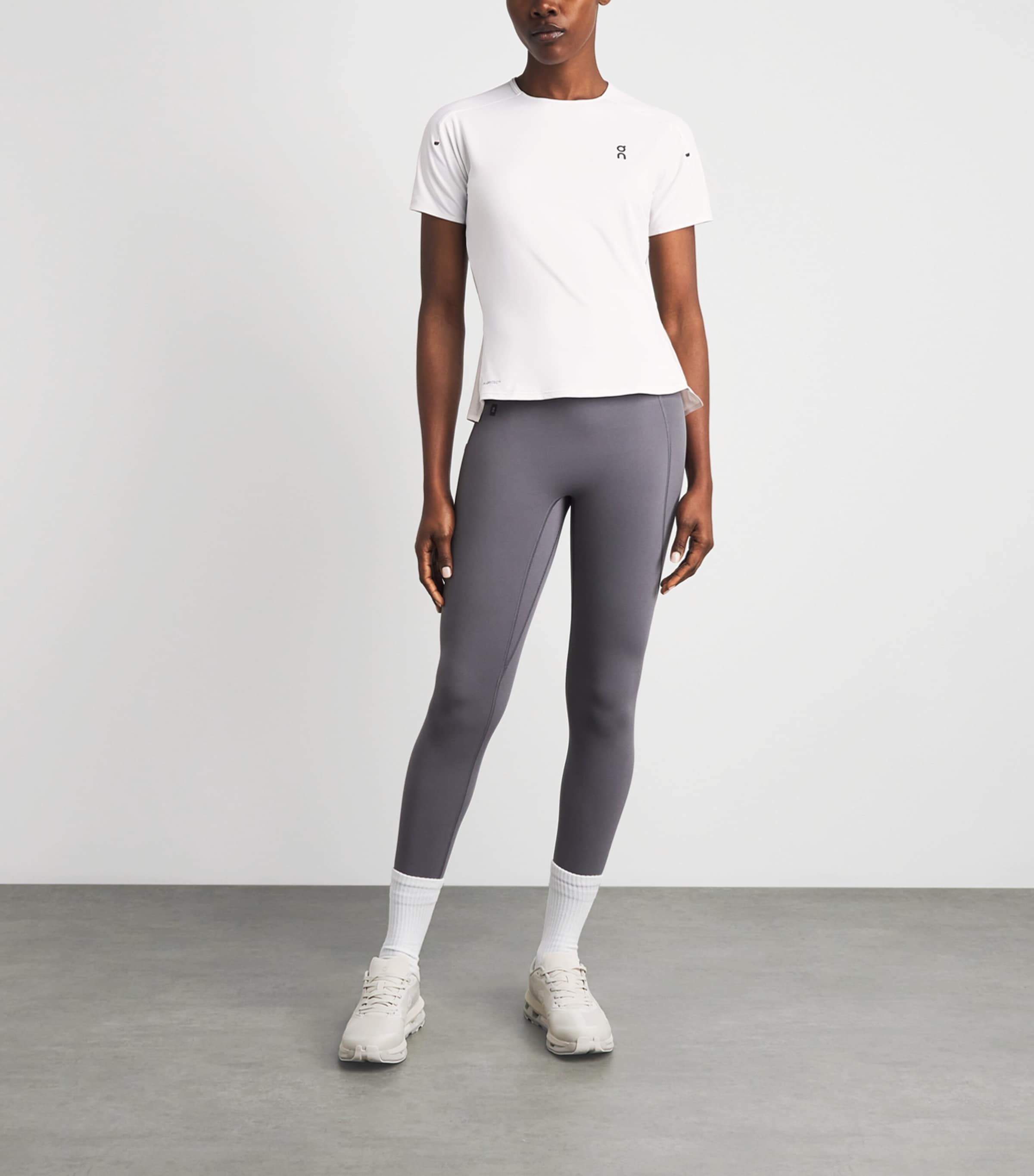 On Womens Performance T-Shirt White | Silver Image 2