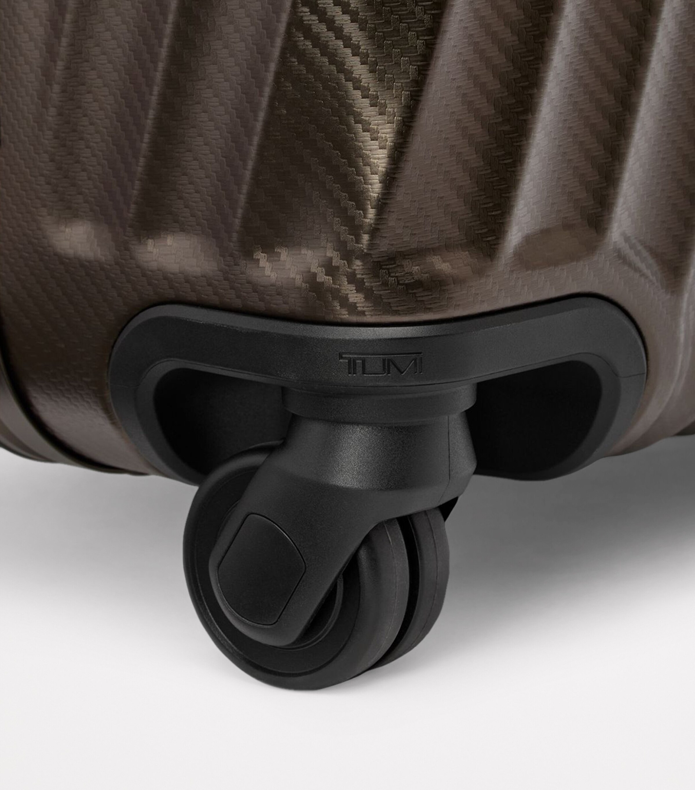 Tumi 19 Degree Aluminium Check-In Suitcase (77.5cm) Tex Gunmetal Image 5