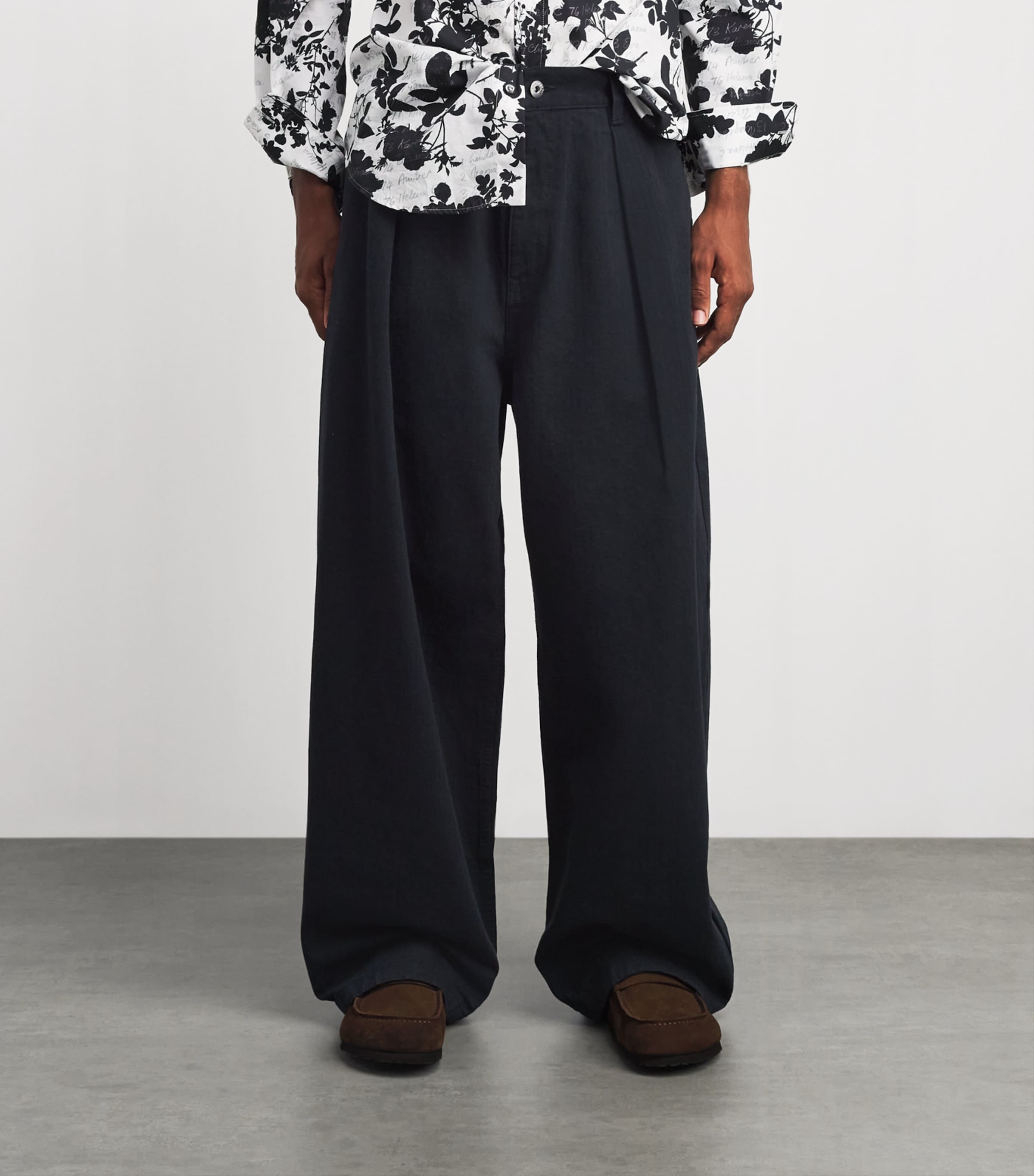 JW Anderson Mens Cotton Pleated Trousers Black Image 4