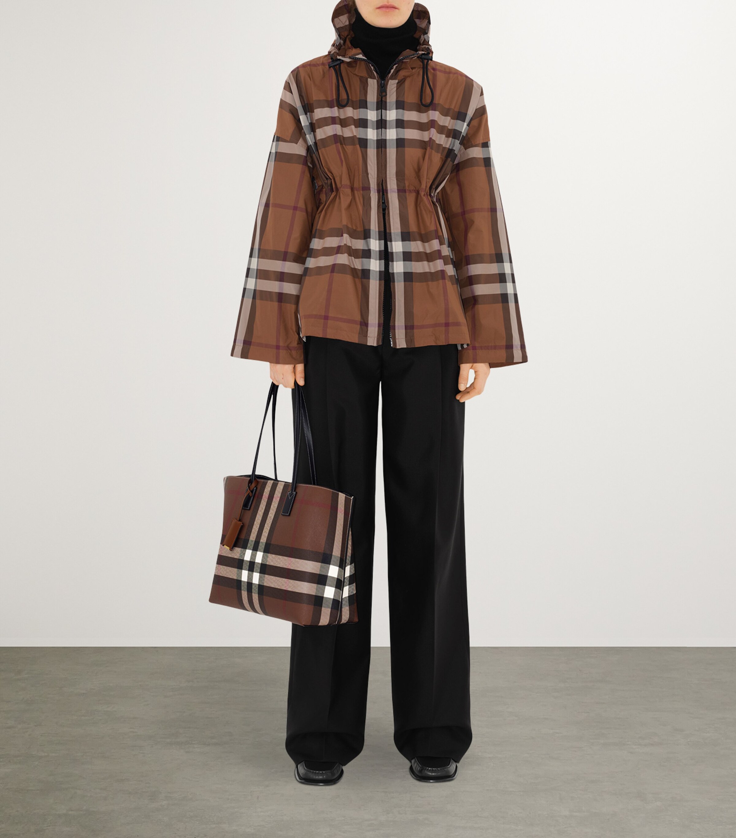 Medium Check Tote Bag DARK BIRCH BROWN CHK Image 6