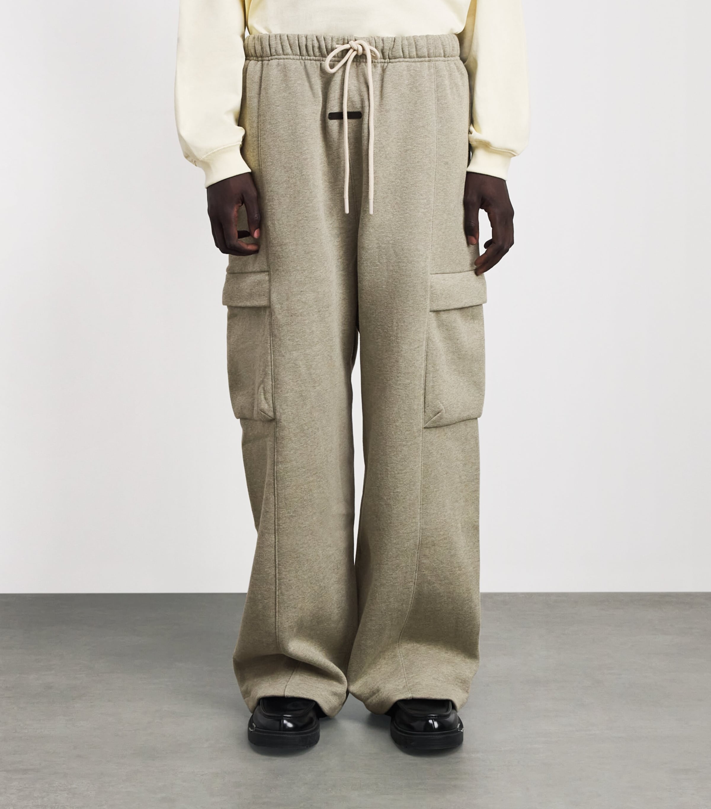 FEAR OF GOD ESSENTIALS Mens Fleece Cargo Trousers Seal Heather Image 4