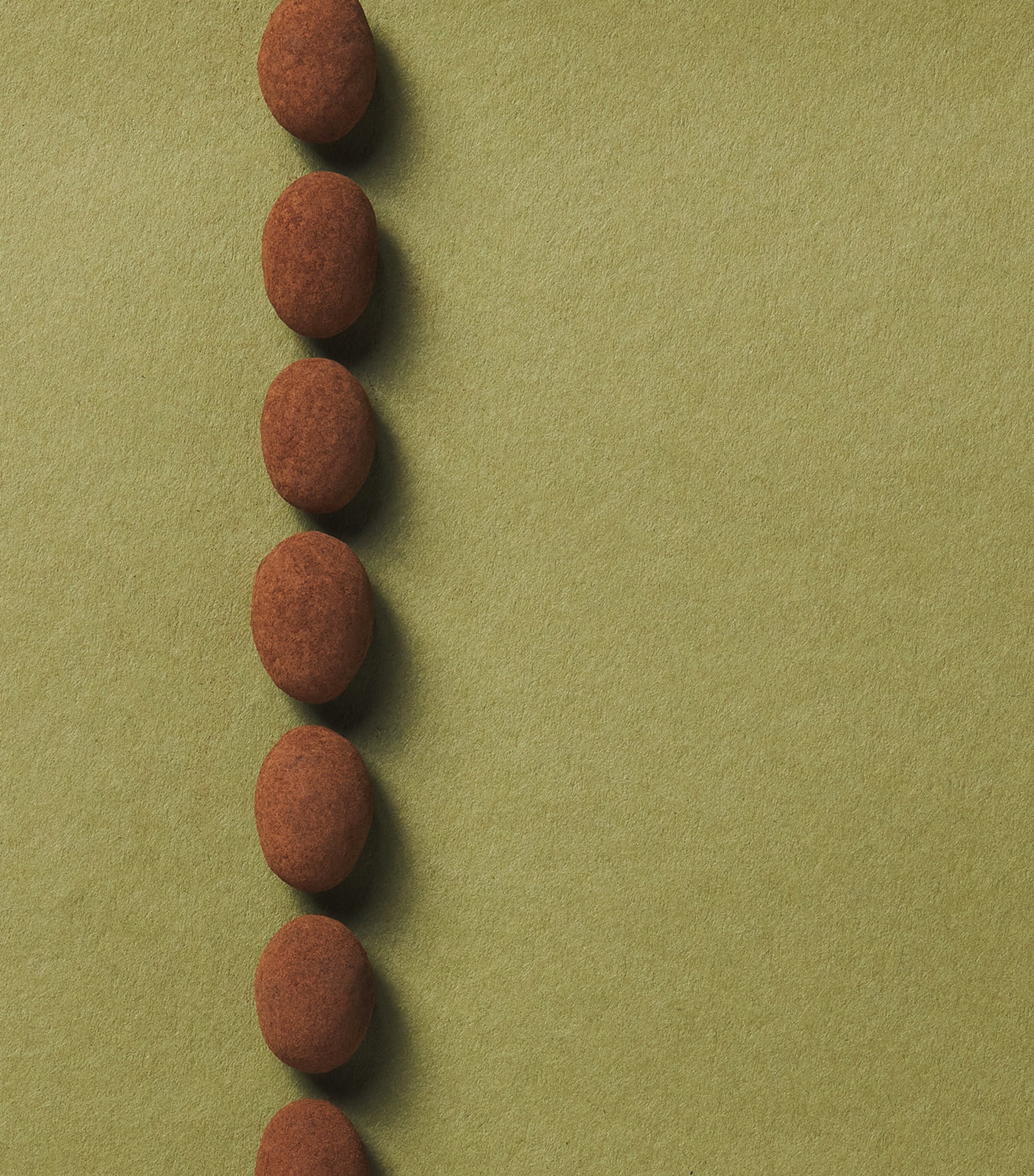 Harrods Cocoa-Dusted Pistachios (600g) Image 3