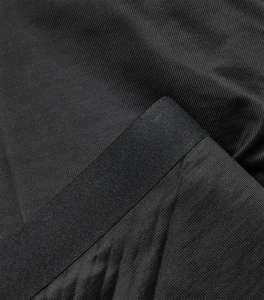 SPANXshape Invisible Girlshort VERY BLACK Image 4