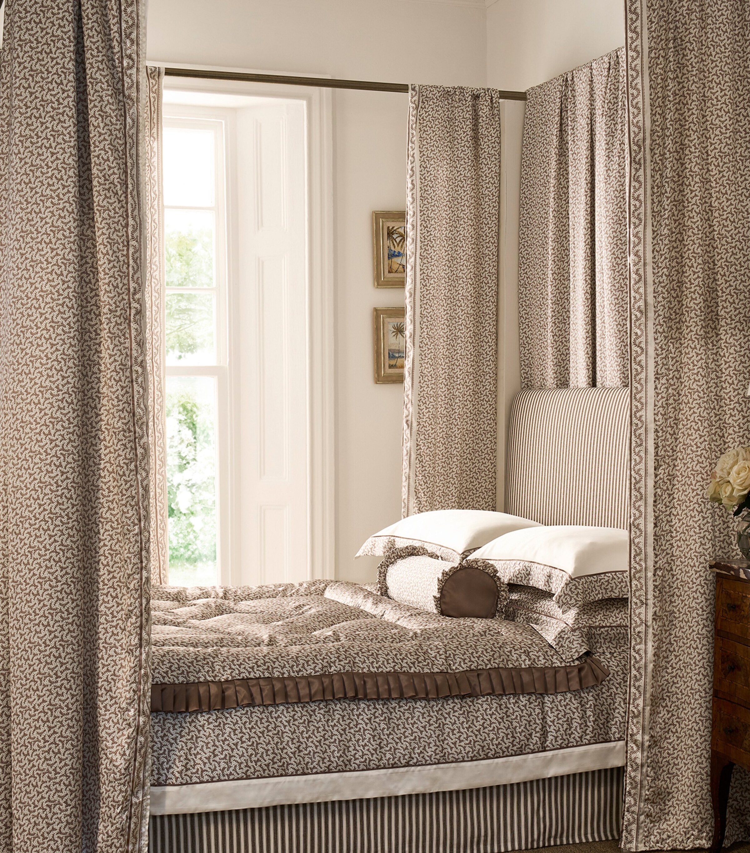 Gingerlily Silk Fern Border King Oxford Pillowcase (50cm x 90cm) Mocha/ivory Image 3