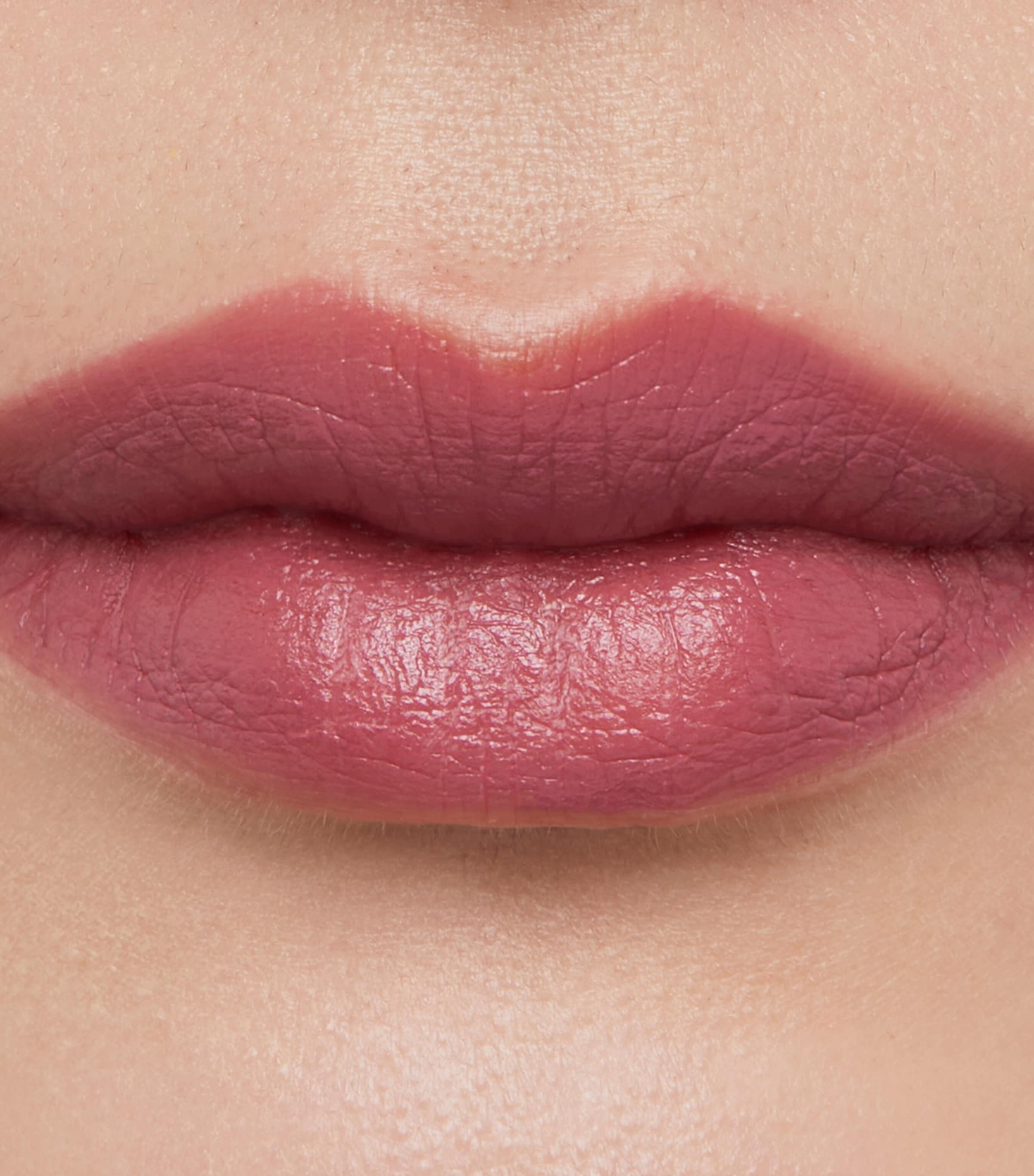 Matte Lipstick 124 LAVENDAR IRIS Image 3