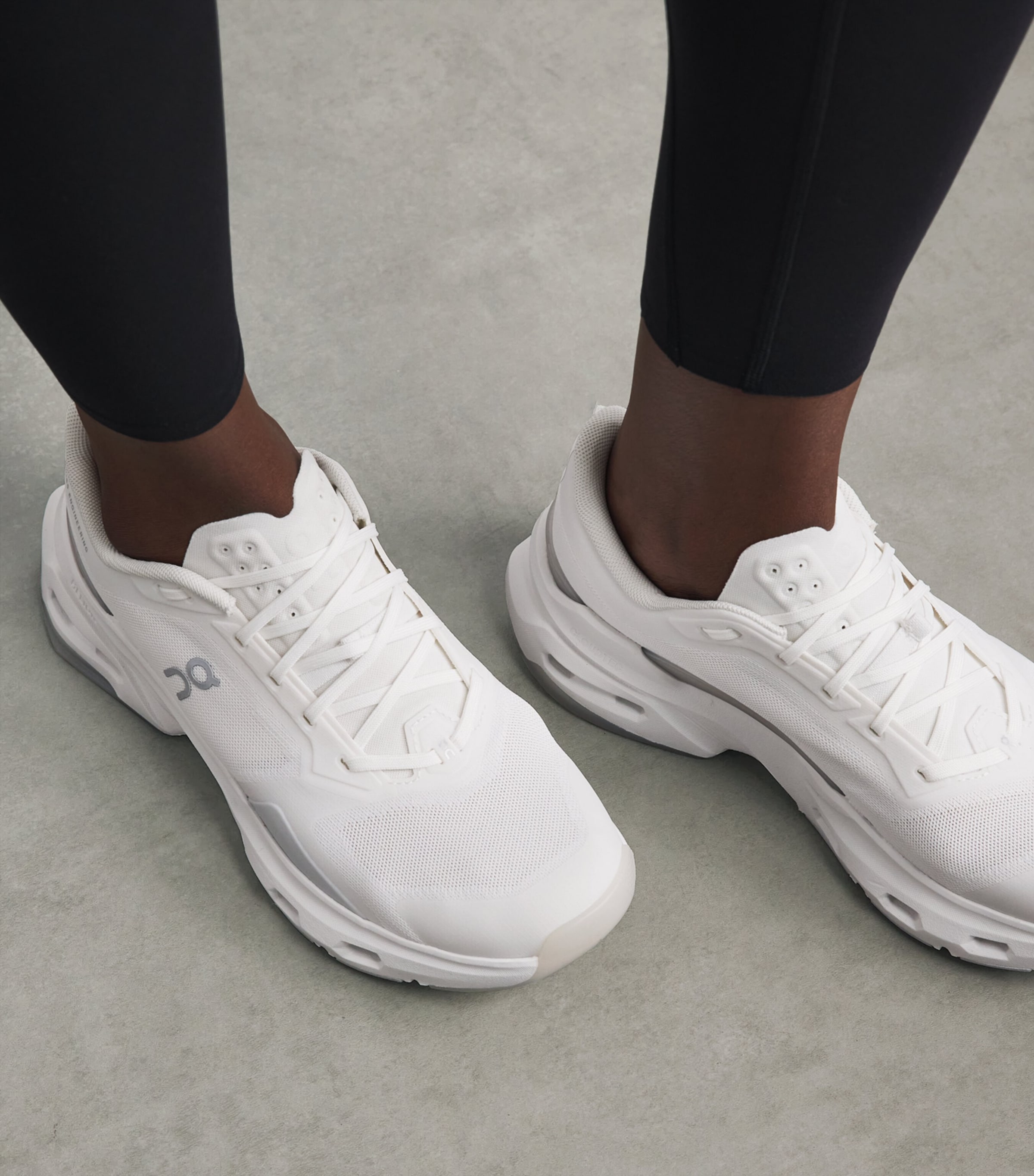 On Womens Cloudpulse 2 Trainers White/white Image 2