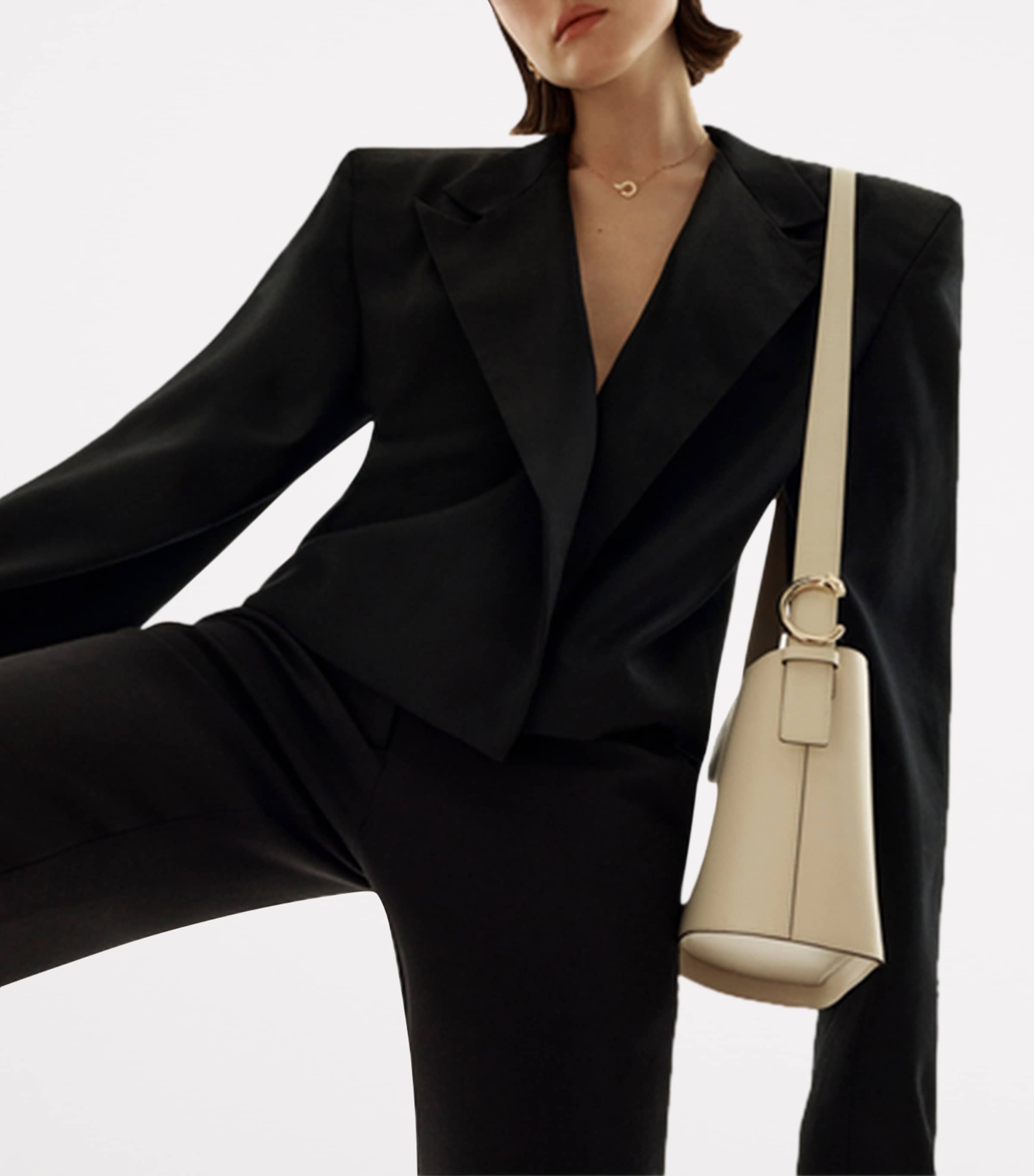 Small Leather Panthère C de Cartier Bucket Bag WHITE Image 6