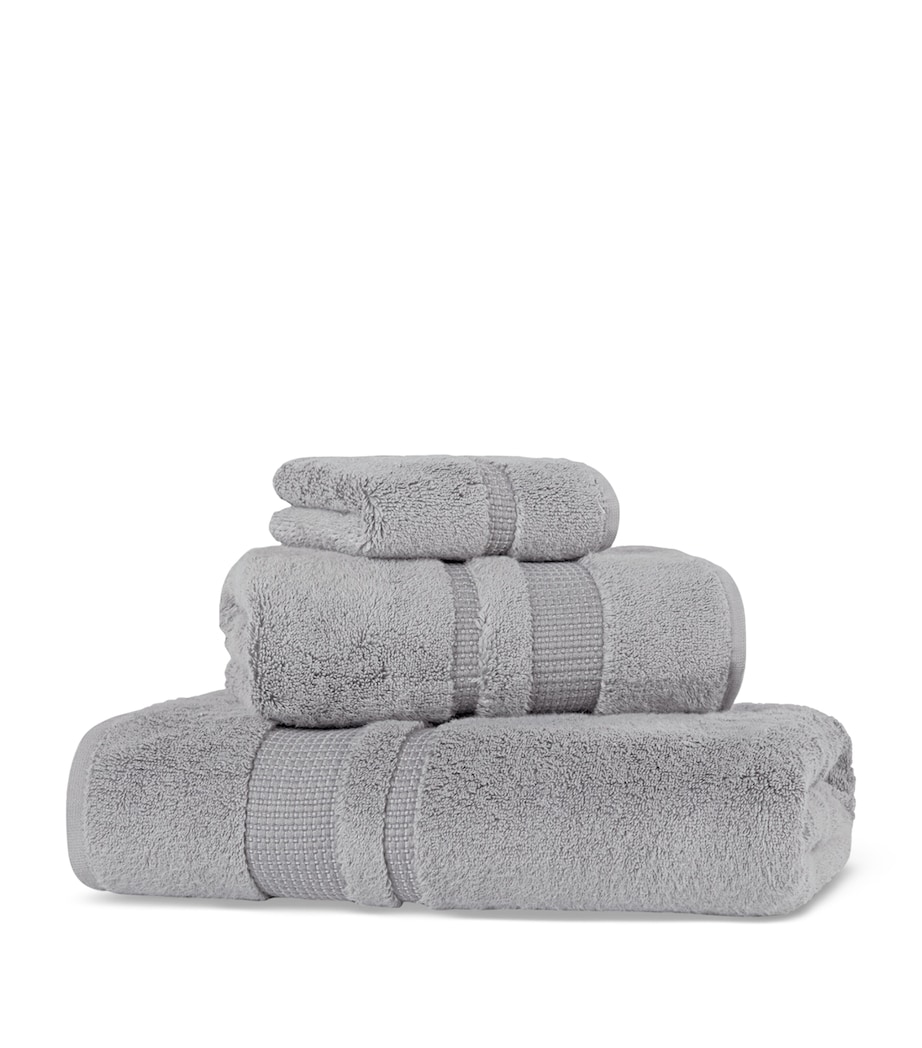Cotton Pera Bath Towel (70cm x 140cm) DARK FROST Image 1