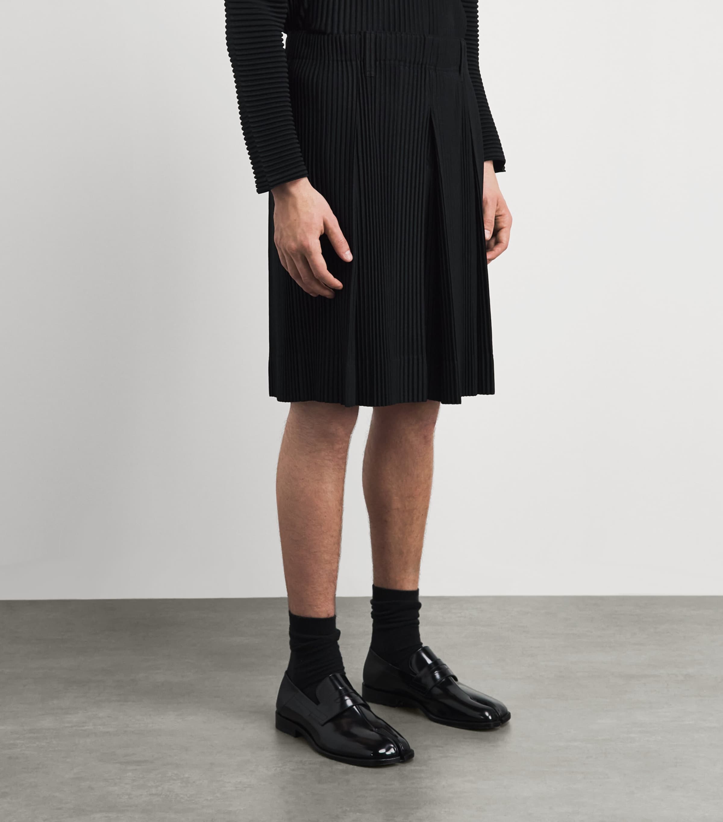 Homme Plissé Issey Miyake Mens Tailored Pleats Shorts Black Image 4