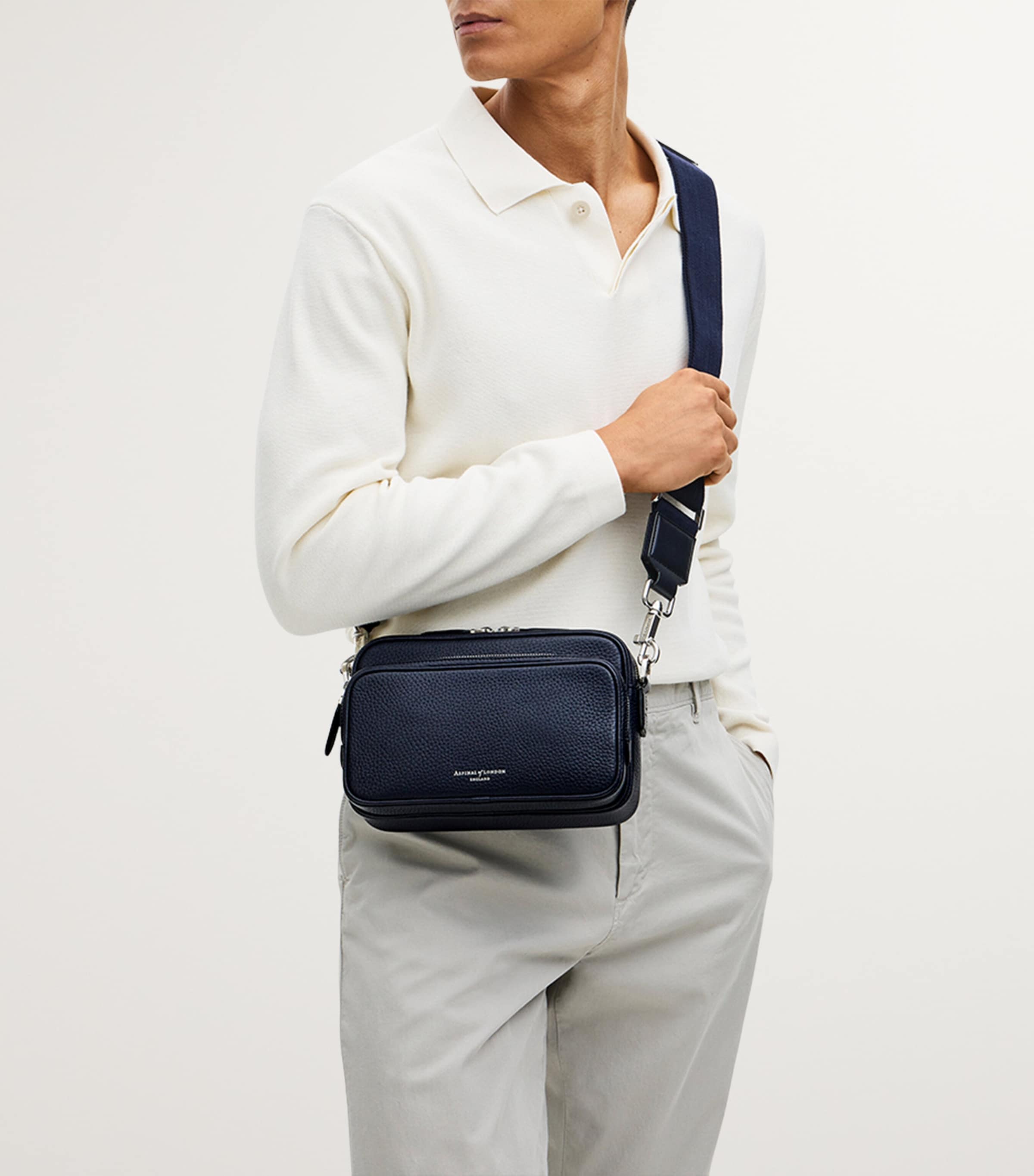 Leather Reporter East West Messenger Bag NAVY Image 2