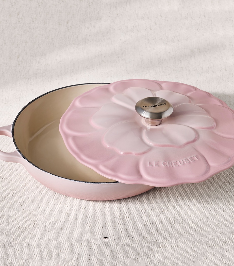 Cast Iron Petal Shallow Casserole Dish (26cm) SHELL PINK Image 5