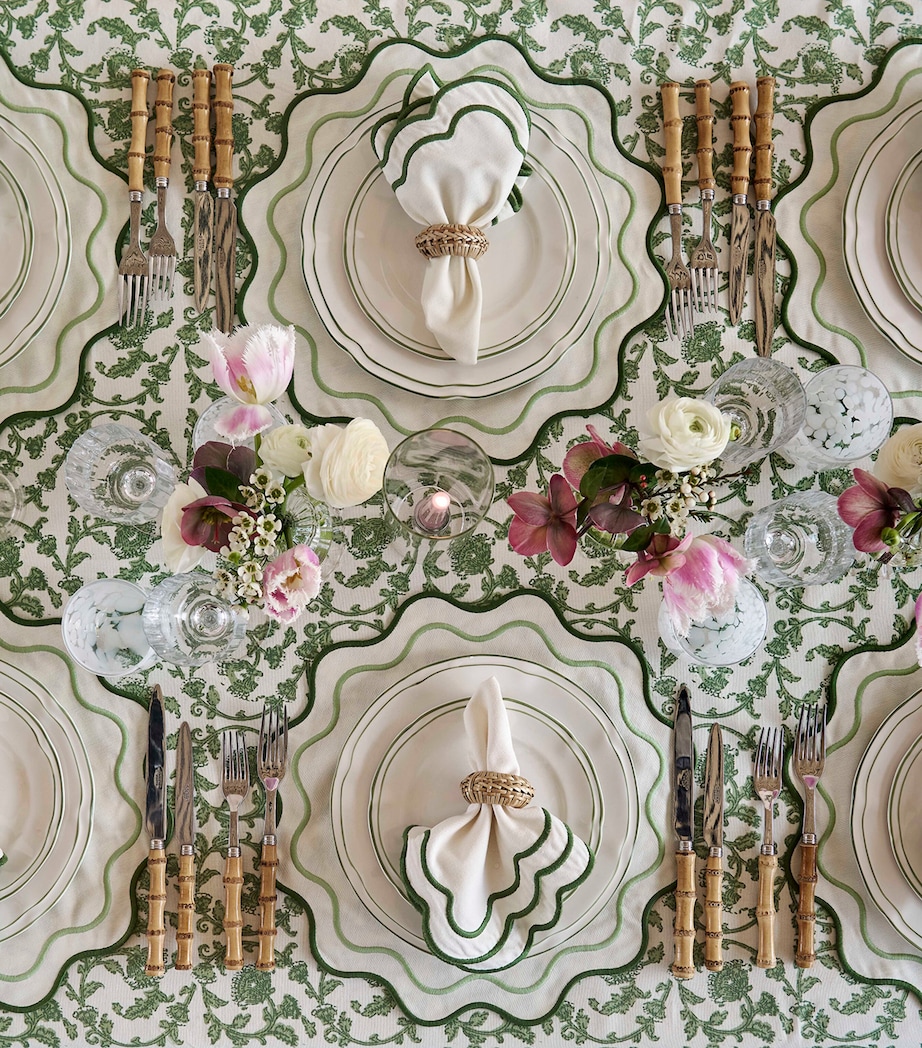 Set of 4 Apple Placemats (35cm x 46cm) WHITE/ GREEN Image 3