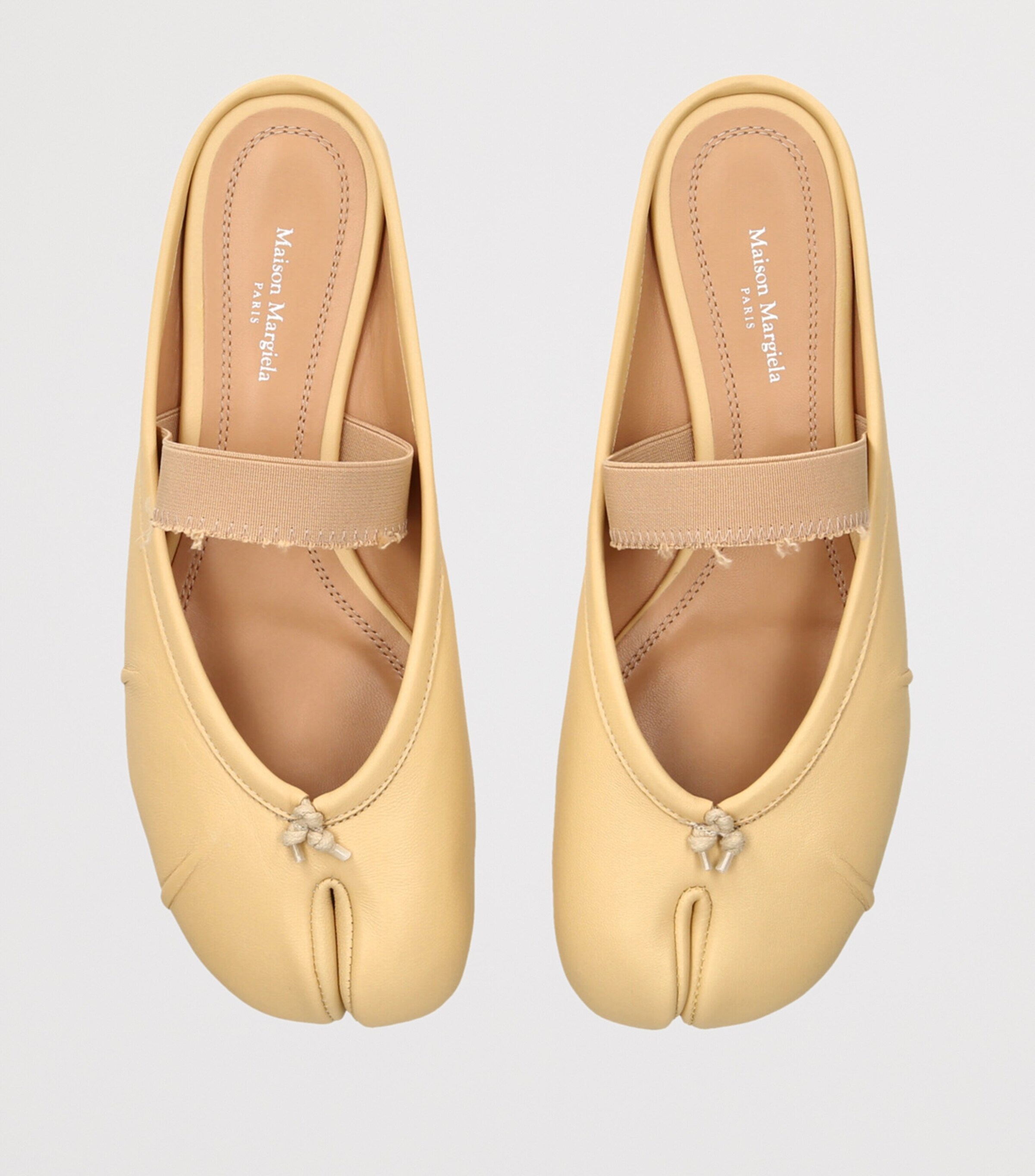 【MAISON MARGIELA/メゾン マルジェラ】 BALLET MULE Maison Margiela Tabi Leather Ballerina Mules | Black | FARFETCH