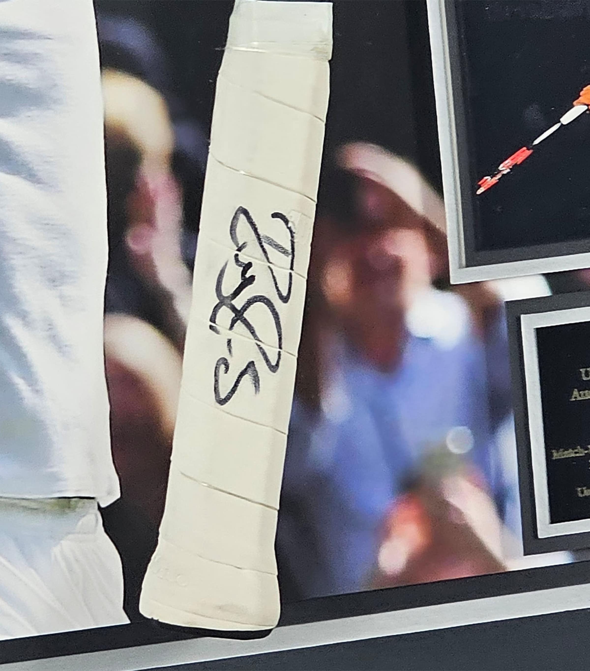 Leipzig Galleries Roger Federer Used and Signed 2015 Racket Display Image 3