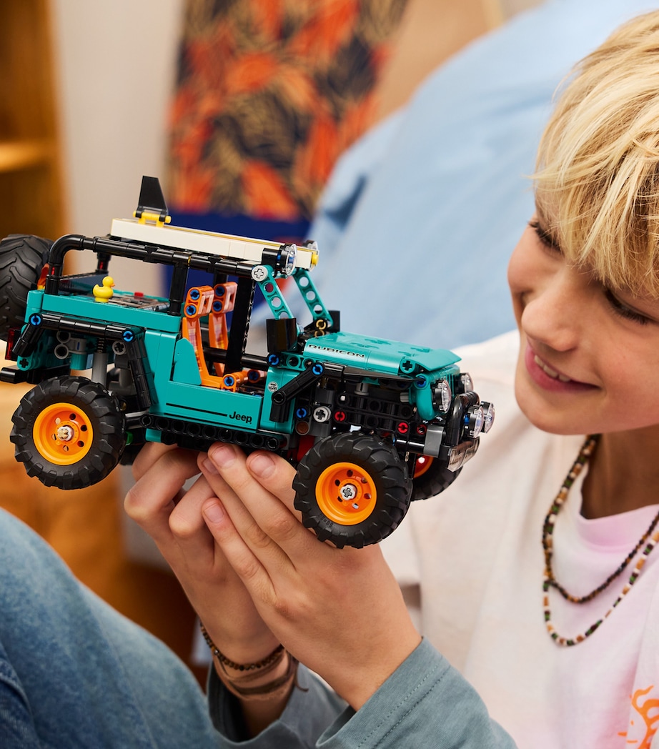 Lego LEGO Technic Jeep Wrangler Rubicon SUV 42227 Image 4