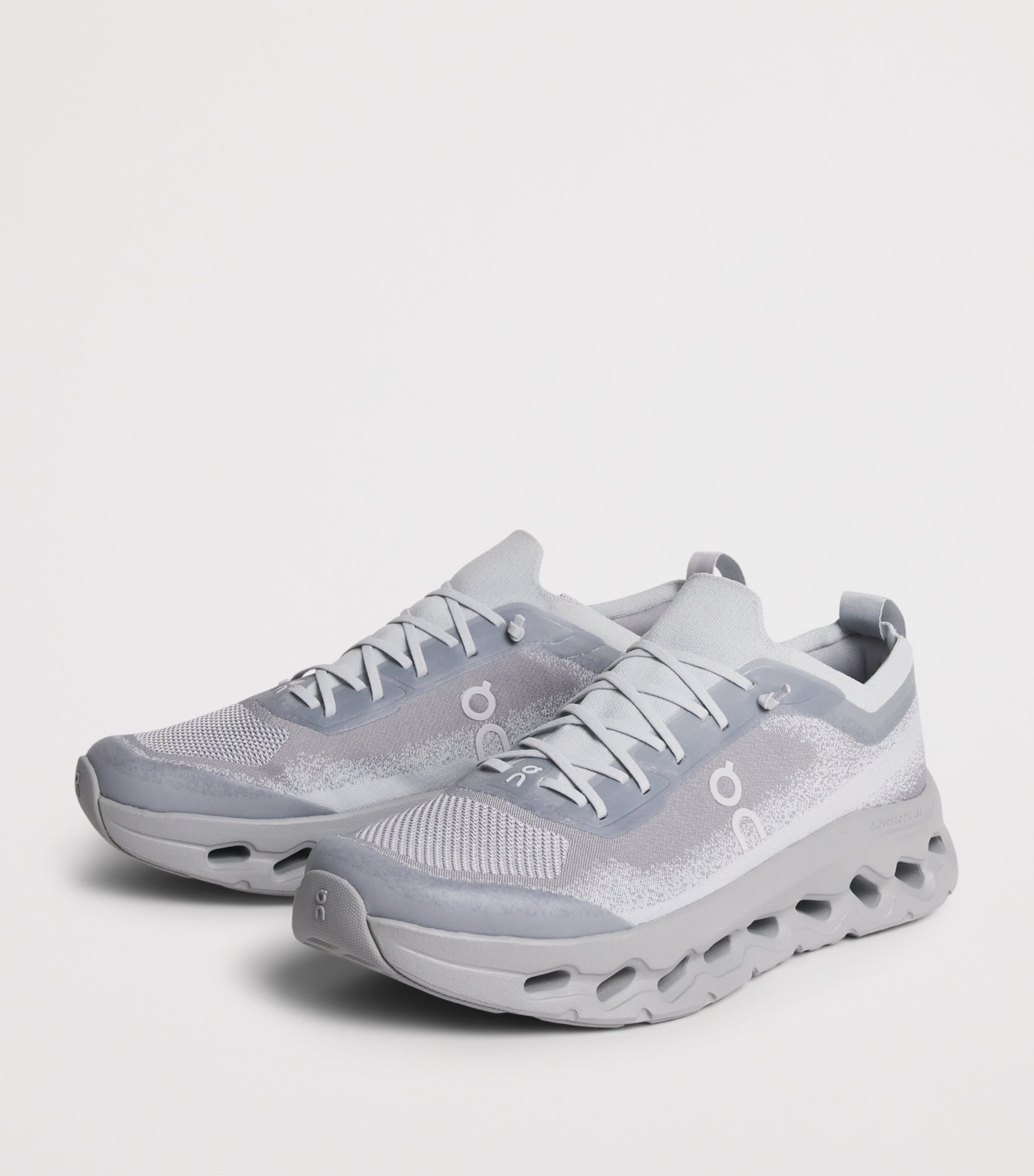On Mens Cloudtilt Trainers Glacier | Alloy Image 3
