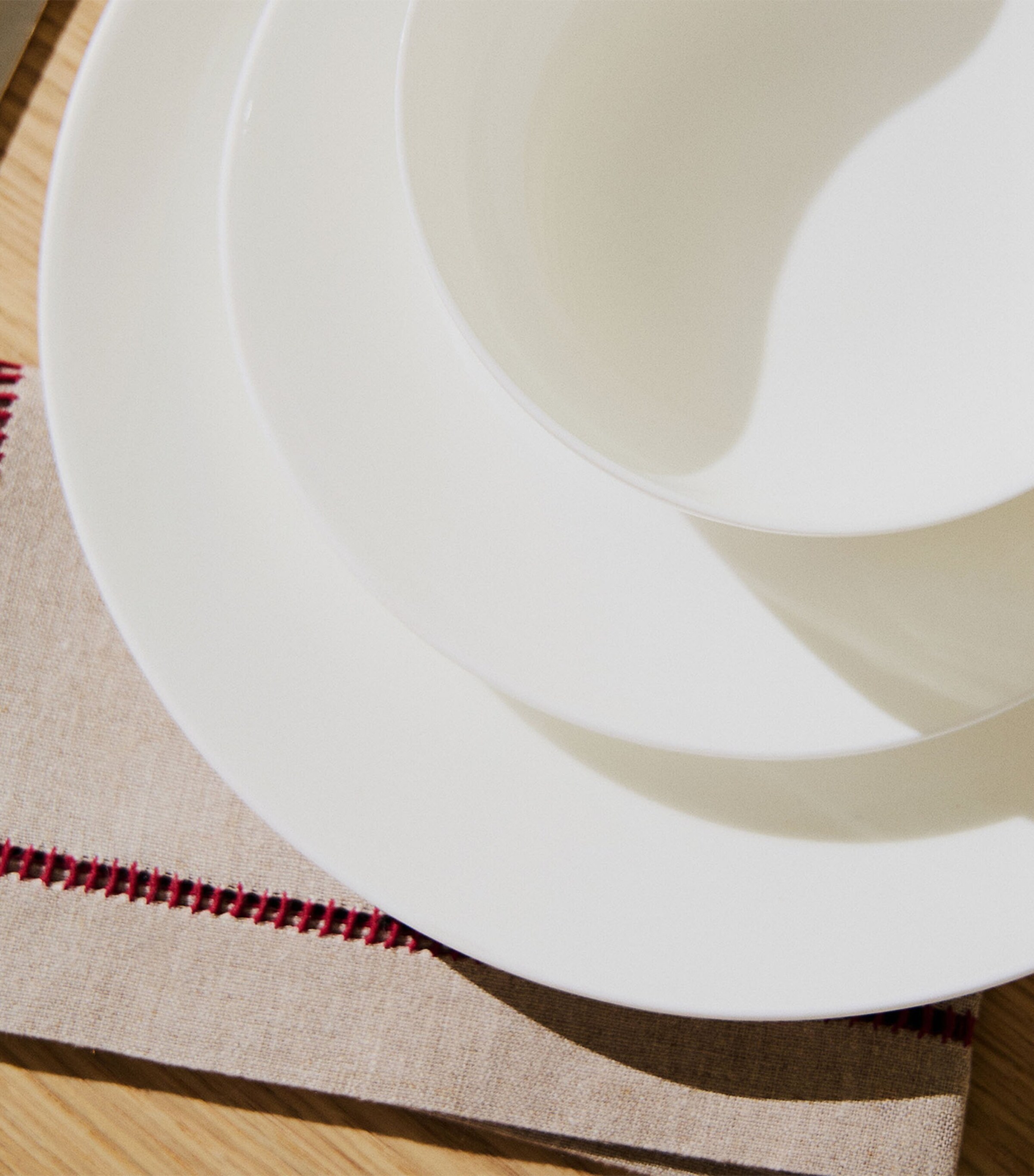 The Conran Shop Arc Bone China Dinner Plate (28cm) White Image 5