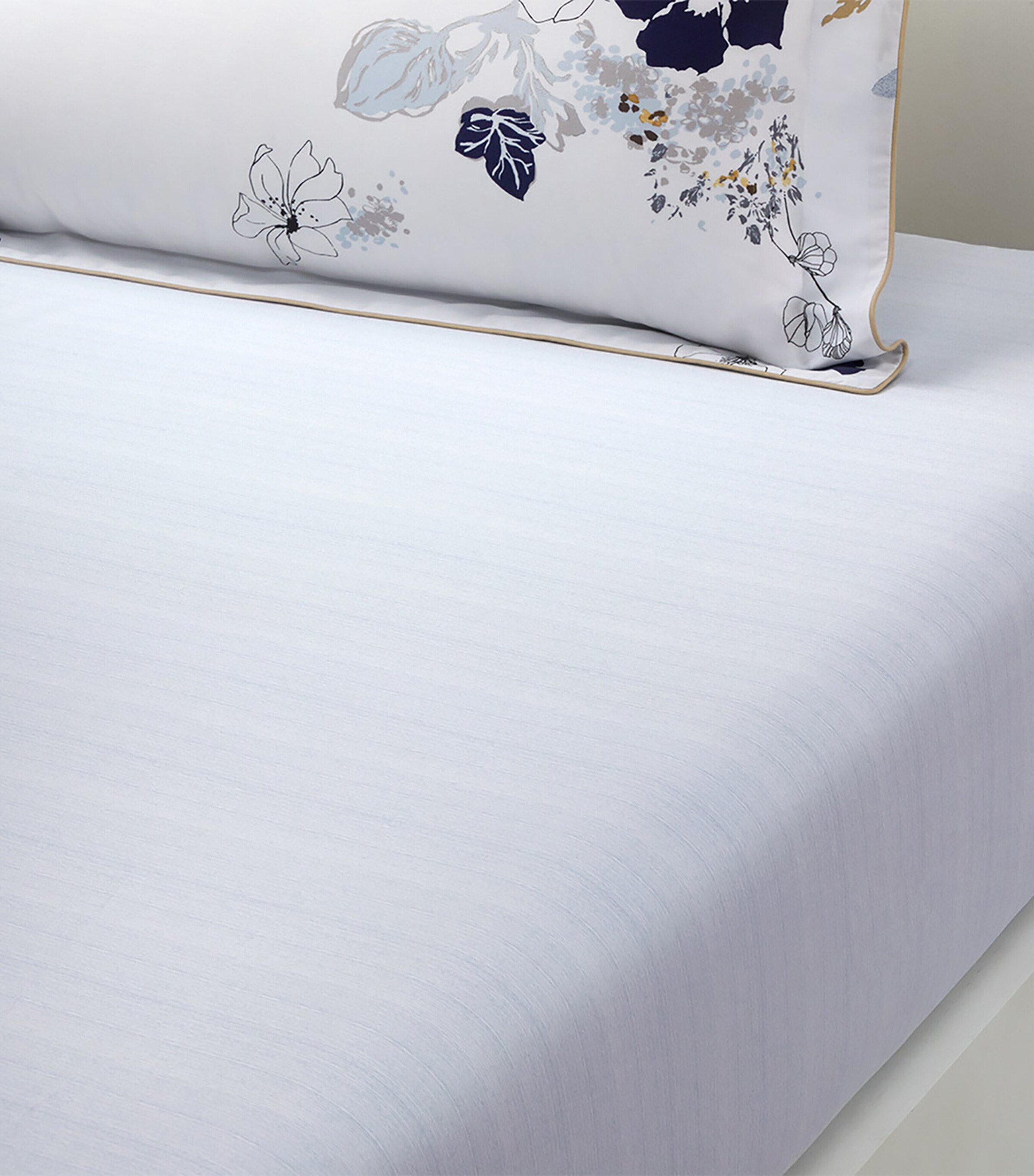 Yves Delorme Organic Cotton Eclipses Super King Fitted Sheet (180cm x 200cm) Multicoloured Image 2