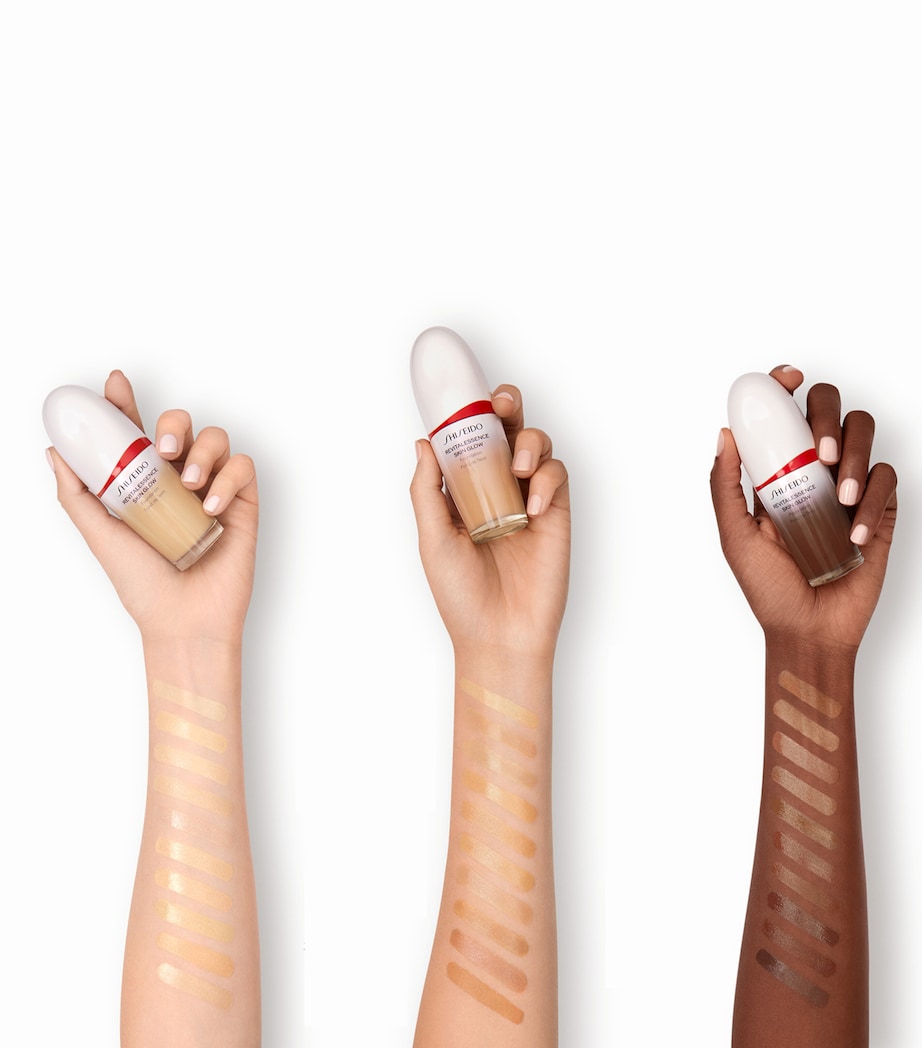 Revitalessence Skin Glow Foundation SPF 30 350 MAPLE Image 4