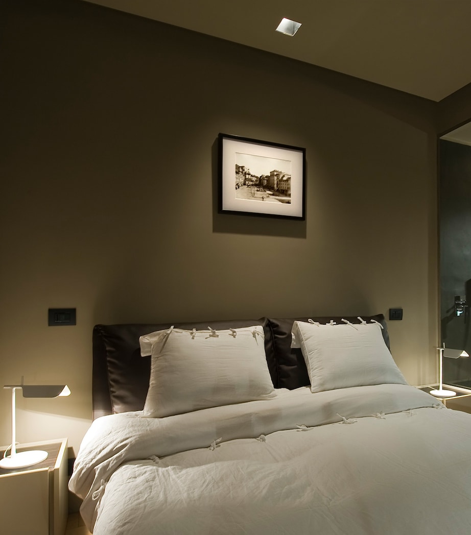 T Table Lamp WHITE Image 3