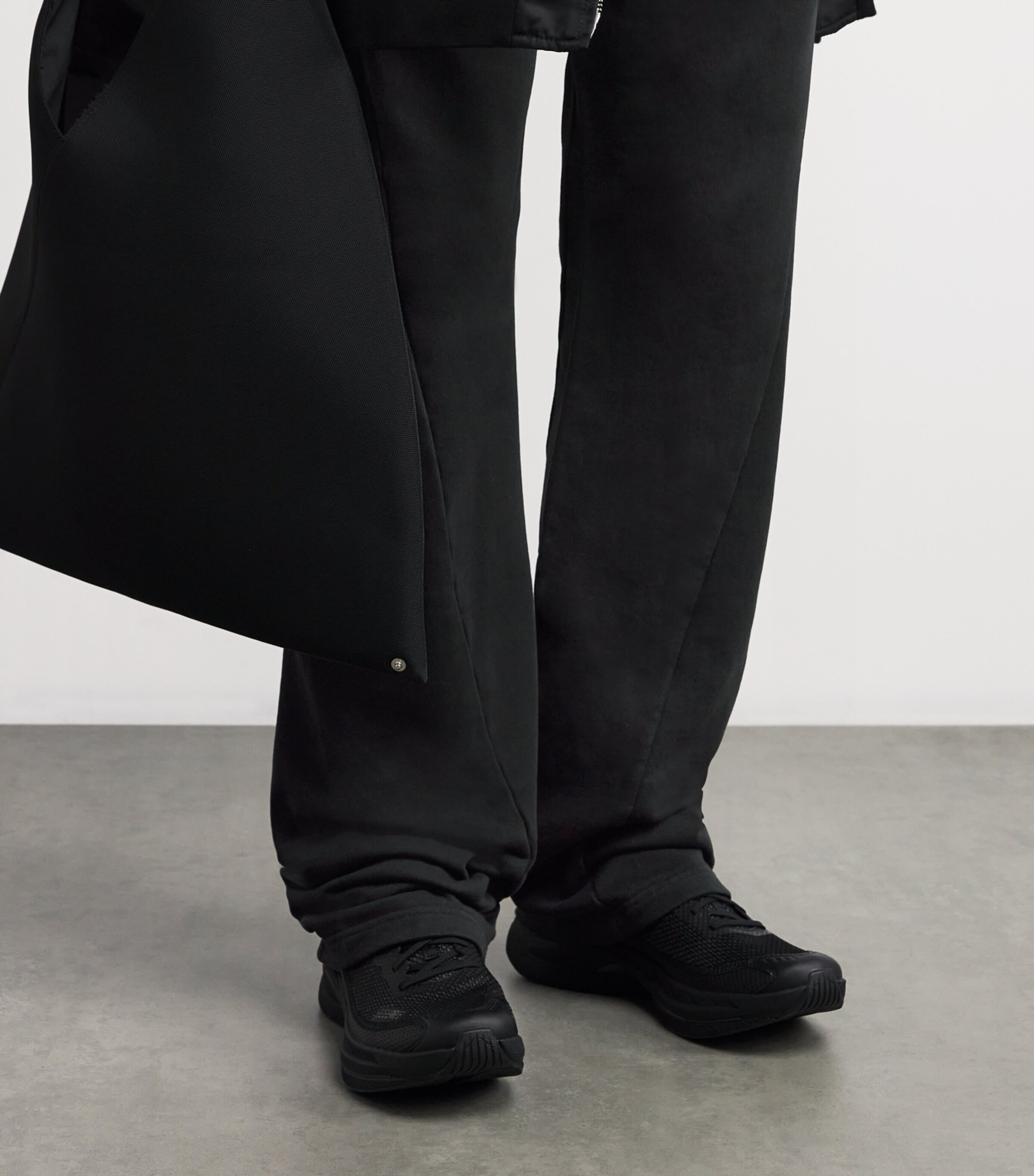 MM6 Maison Margiela Mens Cotton Twisted Sweatpants Black Image 6